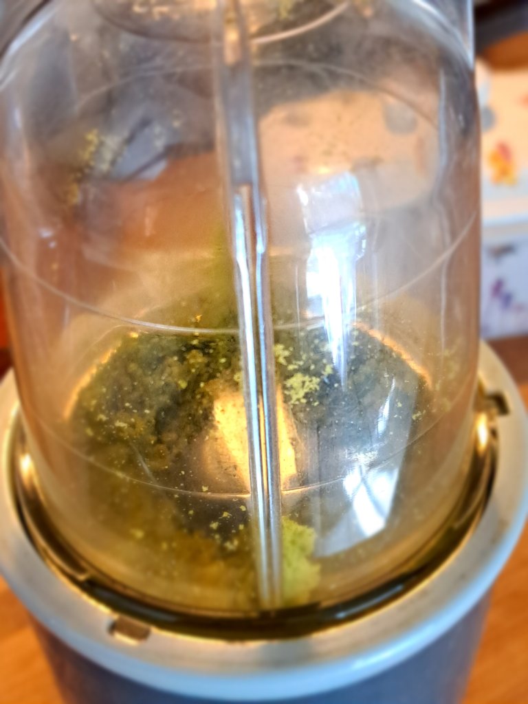 Много лесен и сочен козунак с марципан 