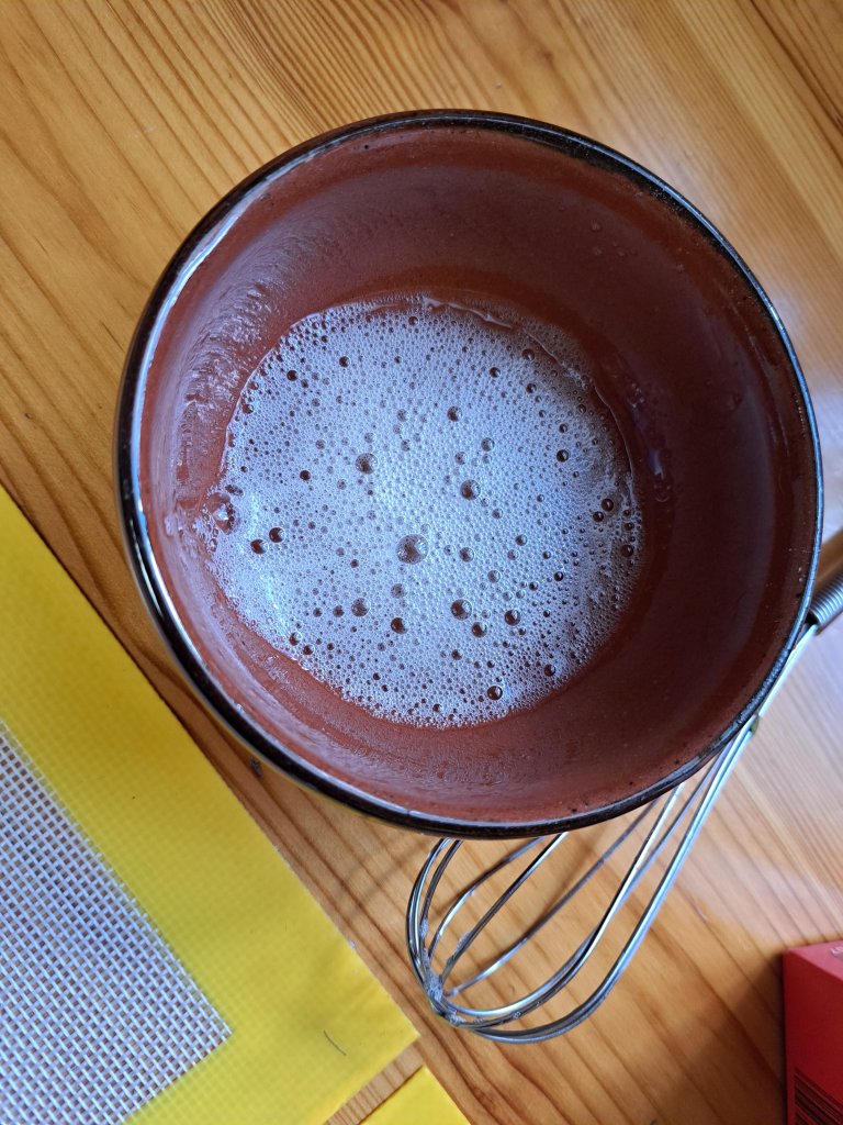 Много лесен и сочен козунак с марципан 