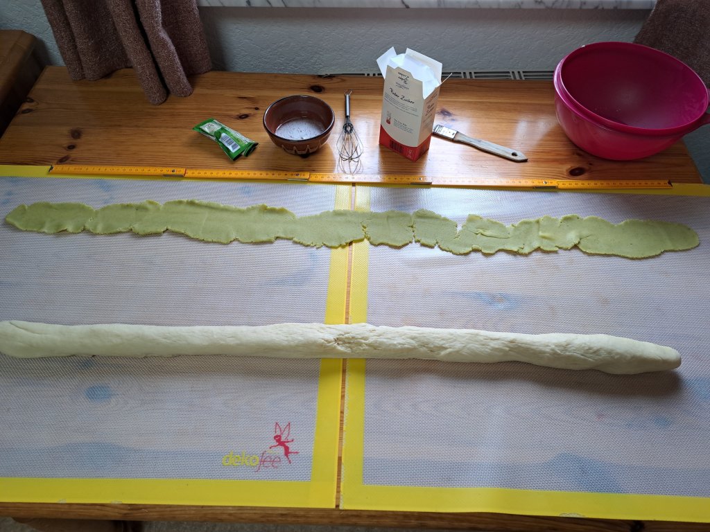 Много лесен и сочен козунак с марципан 