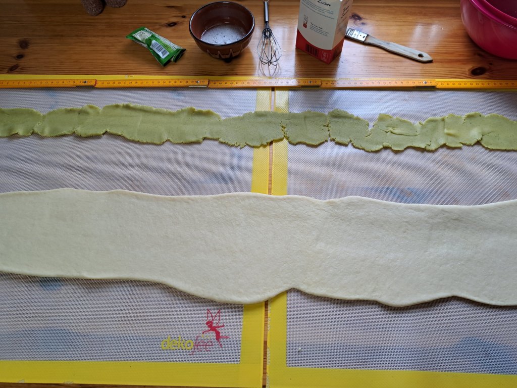 Много лесен и сочен козунак с марципан 