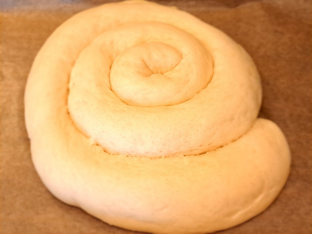 Много лесен и сочен козунак с марципан 