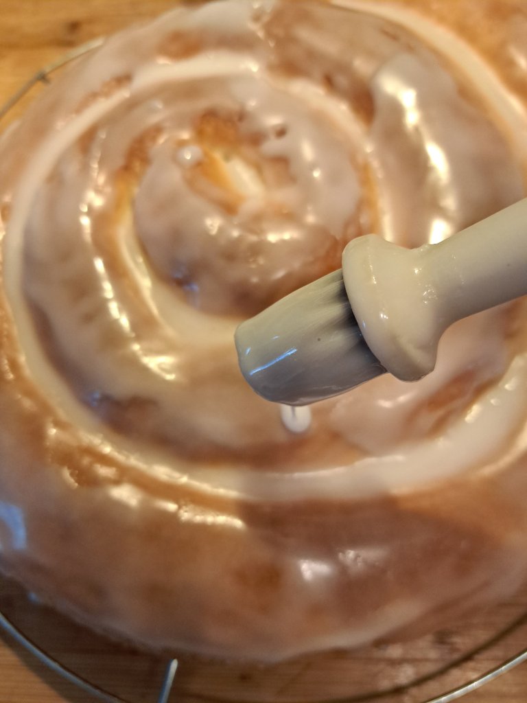 Много лесен и сочен козунак с марципан 