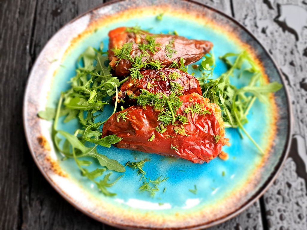 Ухае на...пълнени сушени чушки с ориз и орехи