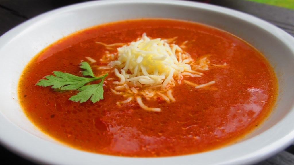 ДОМАТЕНА СУПА СЪС&nbsp;СИРЕНЕ