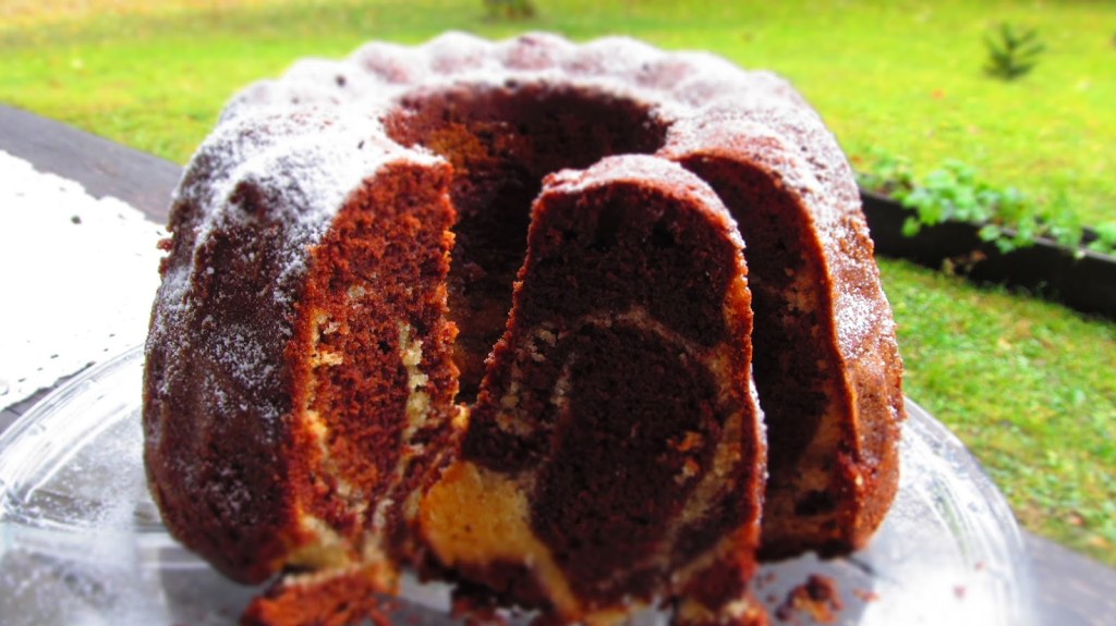 БОГАТ АРОМАТЕН КЕКС С ТРИ ВИДА ШОКОЛАД – Dreifacher&nbsp;Schokogugelhupf