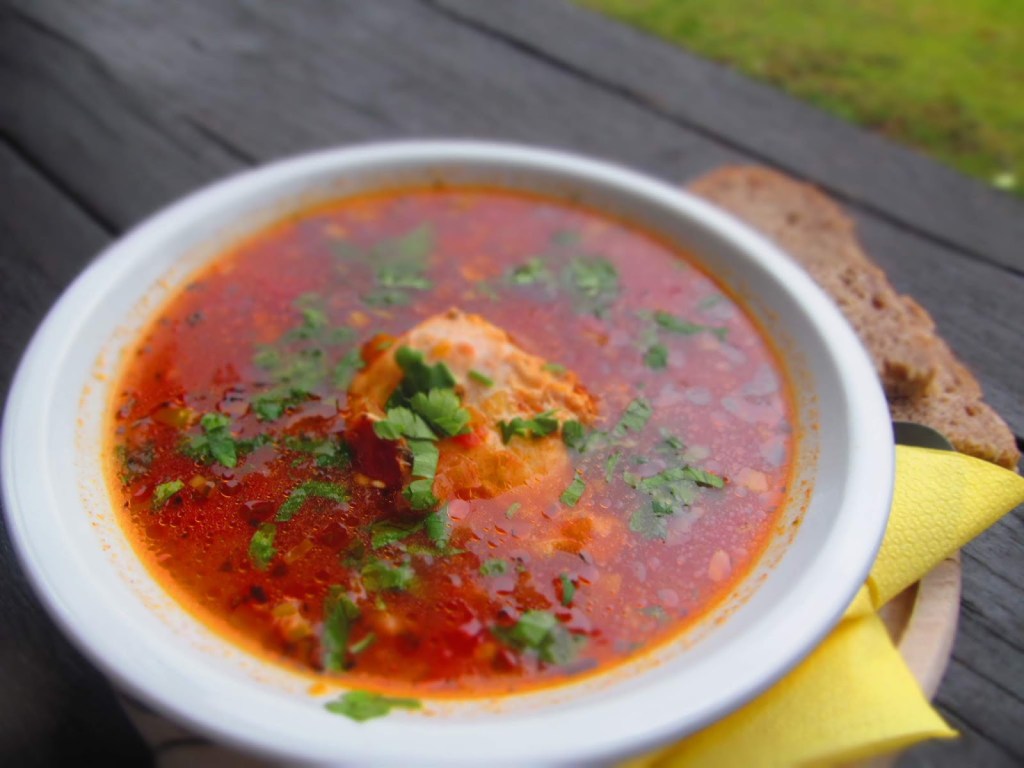 ВКУСНА И ЛЕСНА ДОМАТЕНА СУПА СЪС ЗАБУЛЕНИ /ПОШИРАНИ/&nbsp;ЯЙЦА