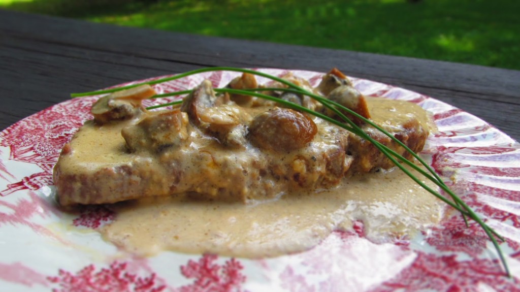 ПЪРЖОЛКИ С ГЪБИ, СМЕТАНА И ТОПЕНО&nbsp;СИРЕНЕ