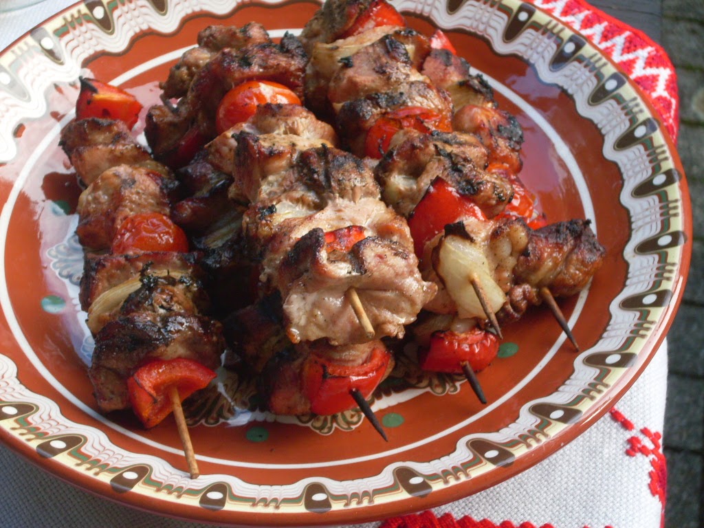 ШИШЧЕТА ОТ СВИНСКО МЕСО НА ДЪРВЕНИ&nbsp;ВЪГЛИЩА