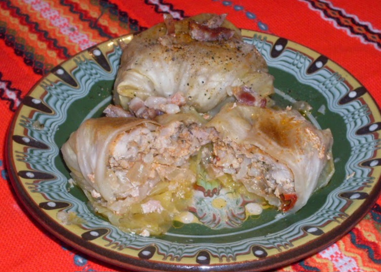 САРМИ С КИСЕЛО ЗЕЛЕ И КЪЛЦАНО МЕСО В ГЛИНЕНА&nbsp;ТЕНДЖЕРА