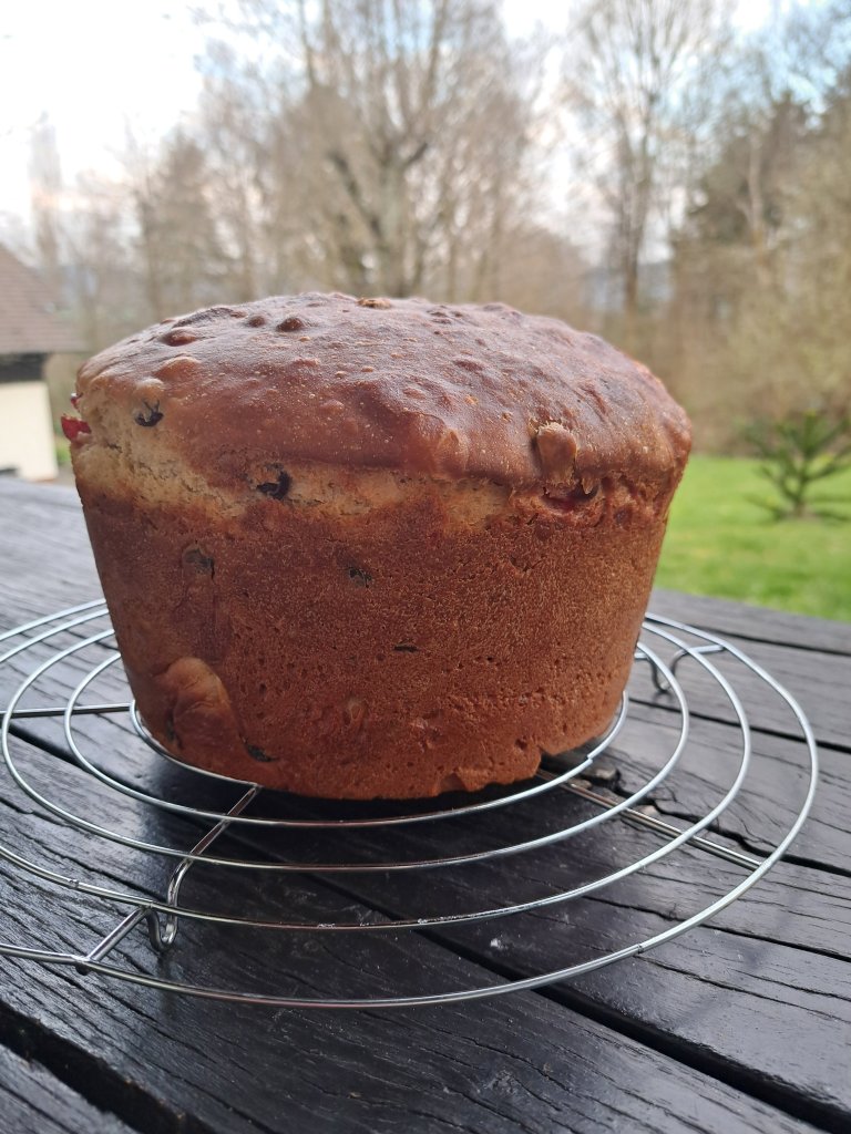 Ухае на... италиански козунак от Абруцо