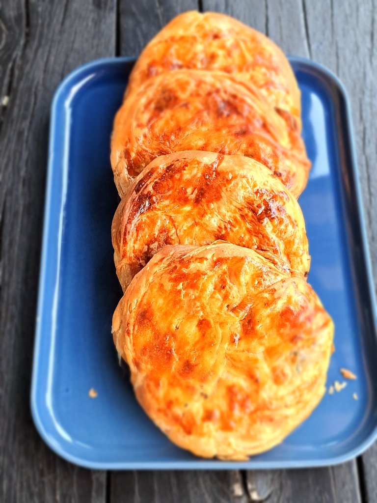 Ухае на.... PATATESLI ÇITIR ÇITIR BÖREK Хрупкави, въртяни на чаша бюреци с картофи и праз лук