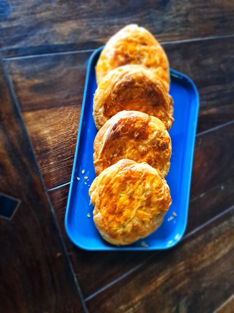 Ухае на.... PATATESLI ÇITIR ÇITIR BÖREK Хрупкави, въртяни на чаша бюреци с картофи и праз лук