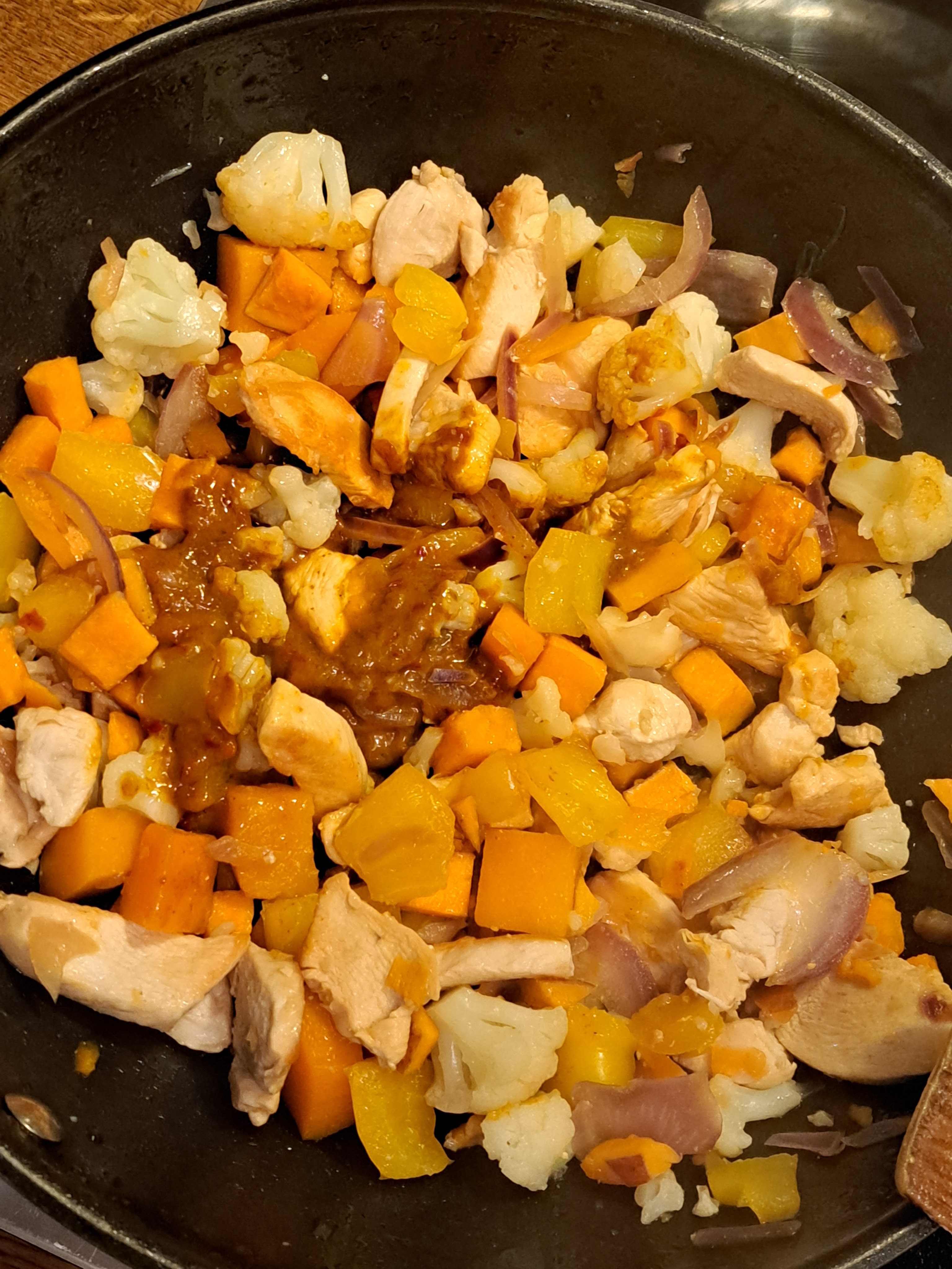 Ухае на... Индийско пиле Мадрас Madras-Hähnchen-Curry 