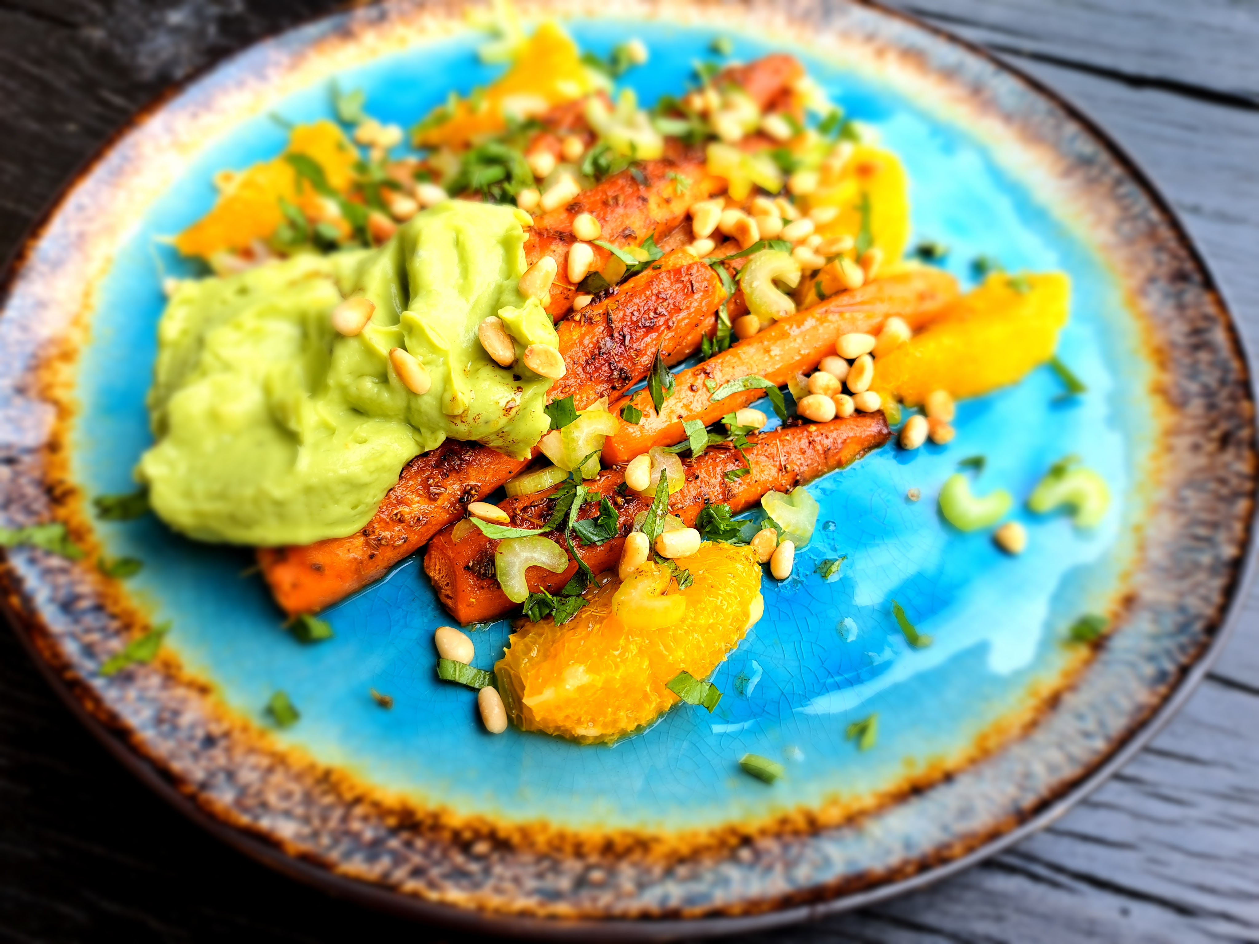 Ухае на... Печени моркови с мус от авокадо Geröstete Möhren mit Avocado-Mus