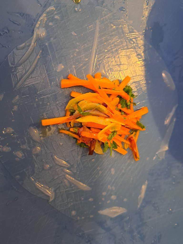 Ухае на... Reispapier Dumplings Пакетчета от оризови кори с фъстъчено-соев сос