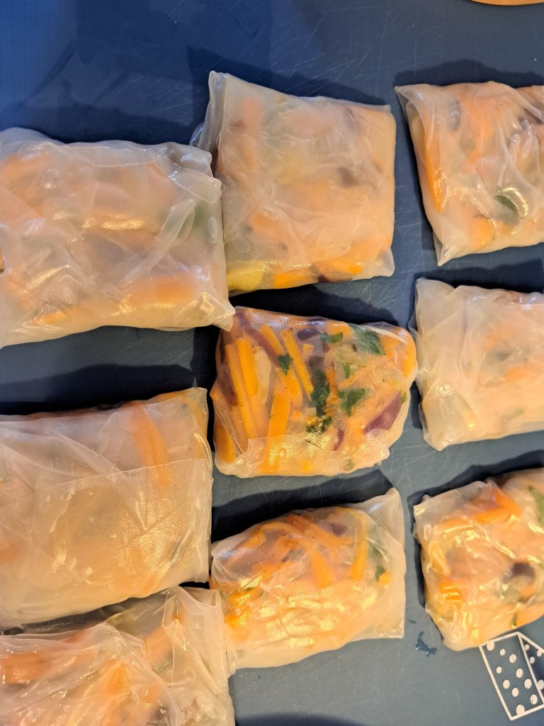 Ухае на... Reispapier Dumplings Пакетчета от оризови кори с фъстъчено-соев сос