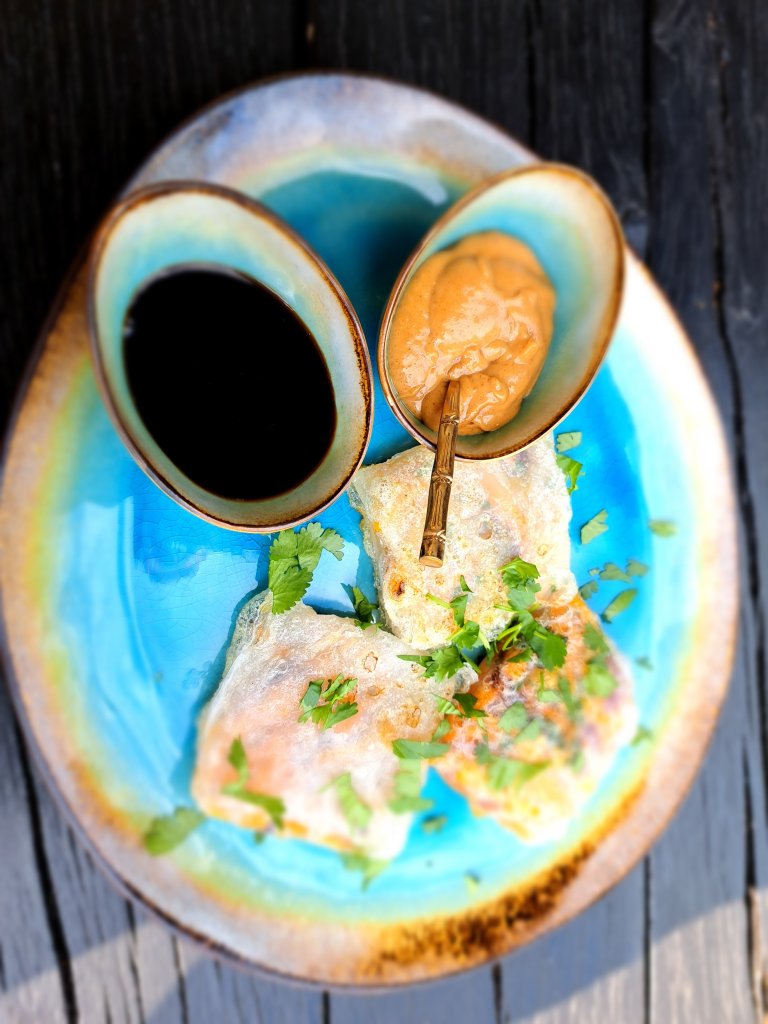 Ухае на... Reispapier Dumplings Пакетчета от оризови кори с фъстъчено-соев сос