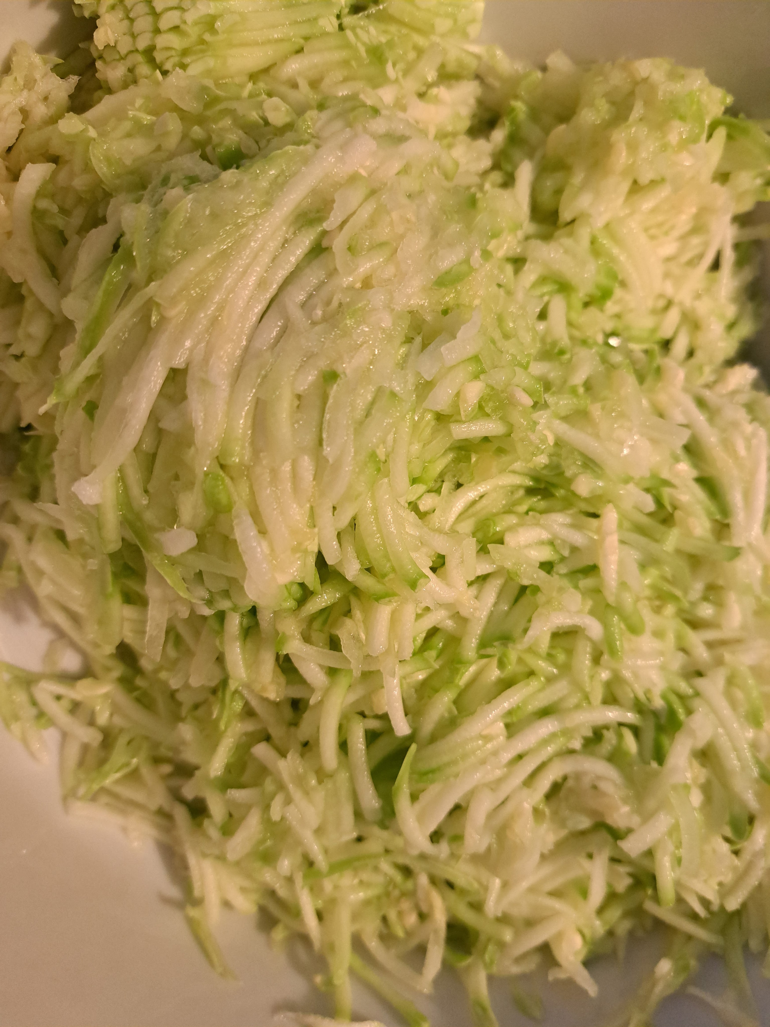 Ухае на... Mücver - Zucchinipuffer - палачинки (пуфери) с тиквички