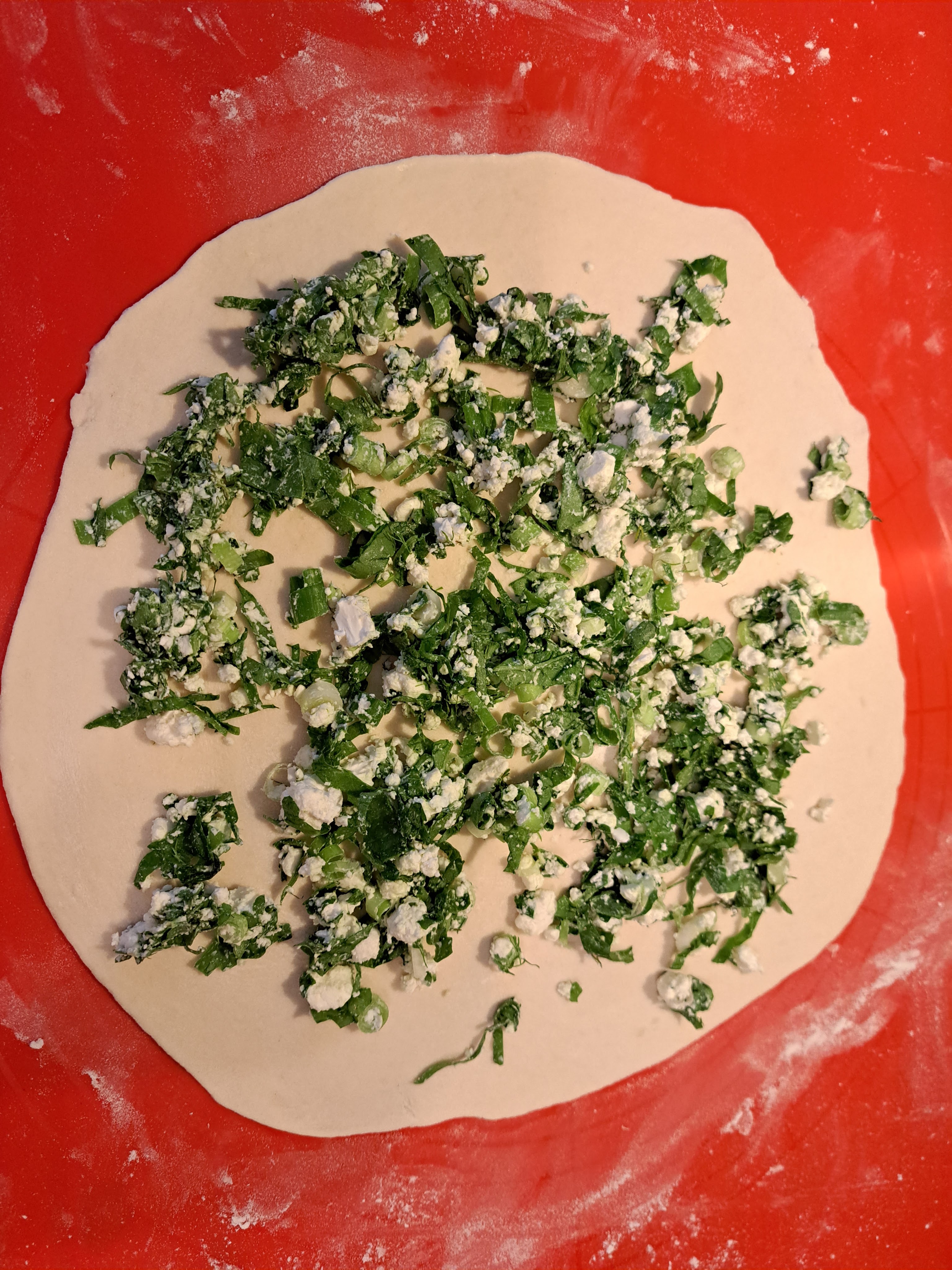 Ухае на... Молдовски плосък хляб с лапад или спанак, Плачинди з щавелем, Moldawisches Fladebrot mit Käse und Spinat