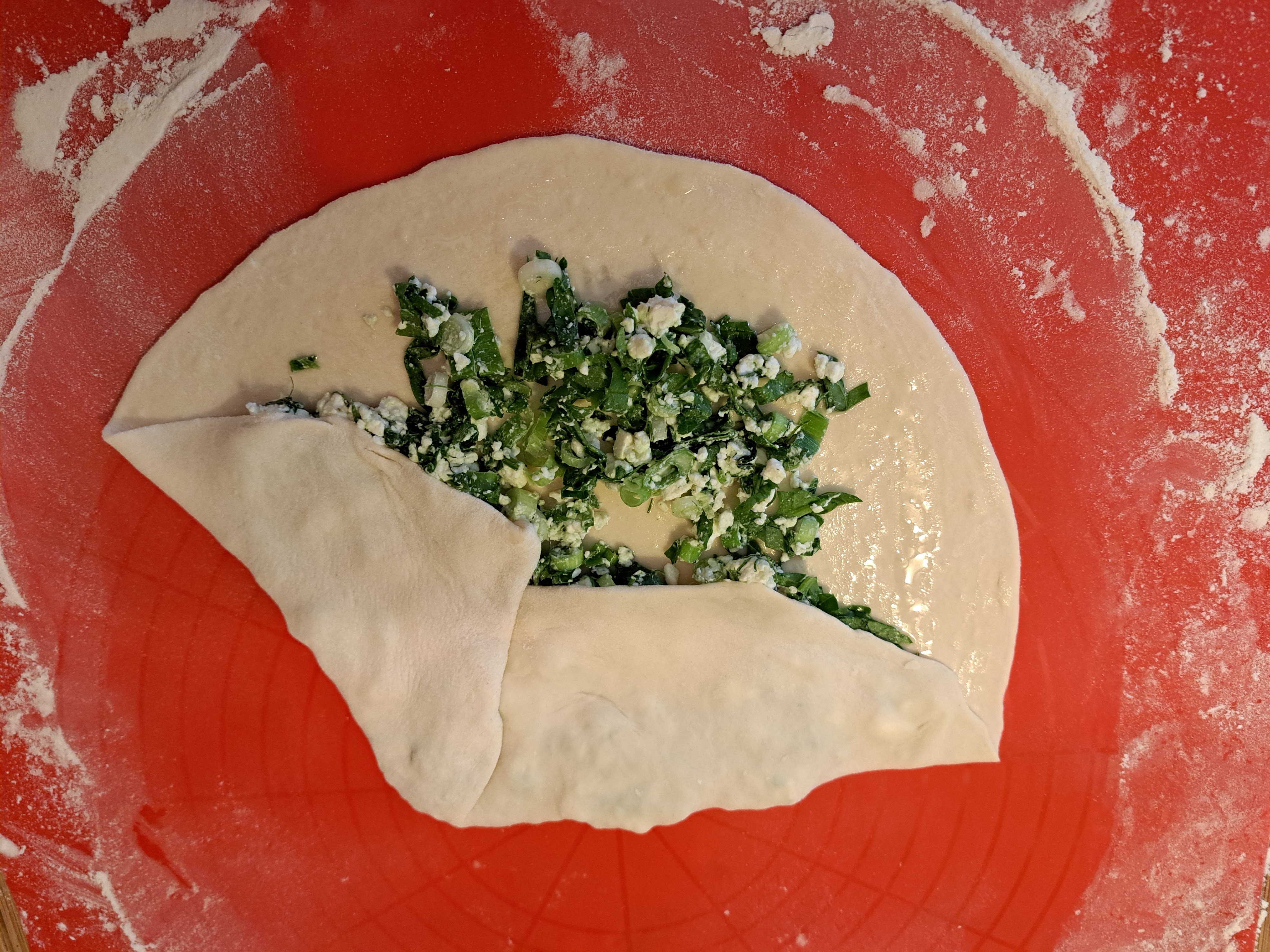 Ухае на... Молдовски плосък хляб с лапад или спанак, Плачинди з щавелем, Moldawisches Fladebrot mit Käse und Spinat