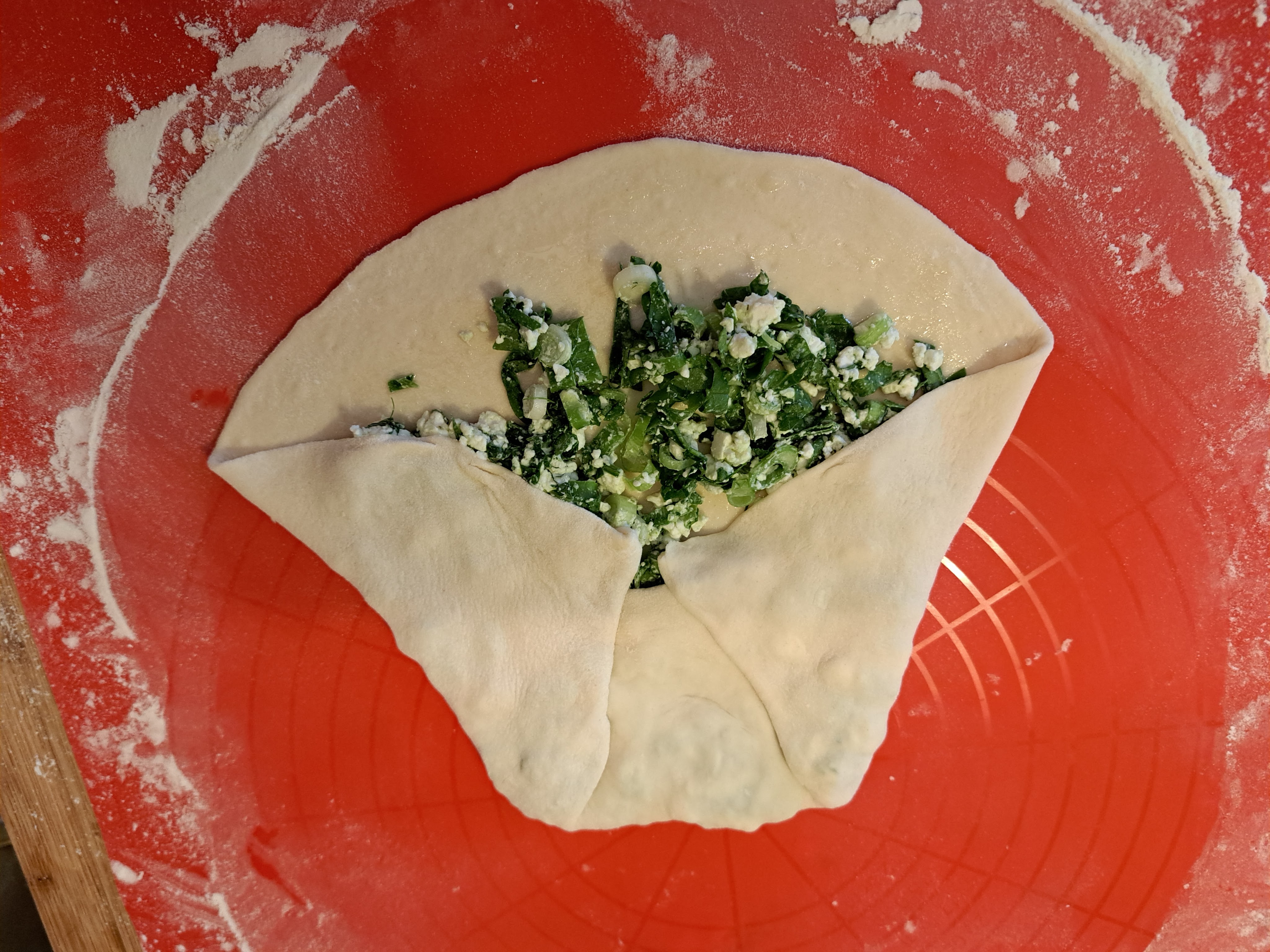 Ухае на... Молдовски плосък хляб с лапад или спанак, Плачинди з щавелем, Moldawisches Fladebrot mit Käse und Spinat