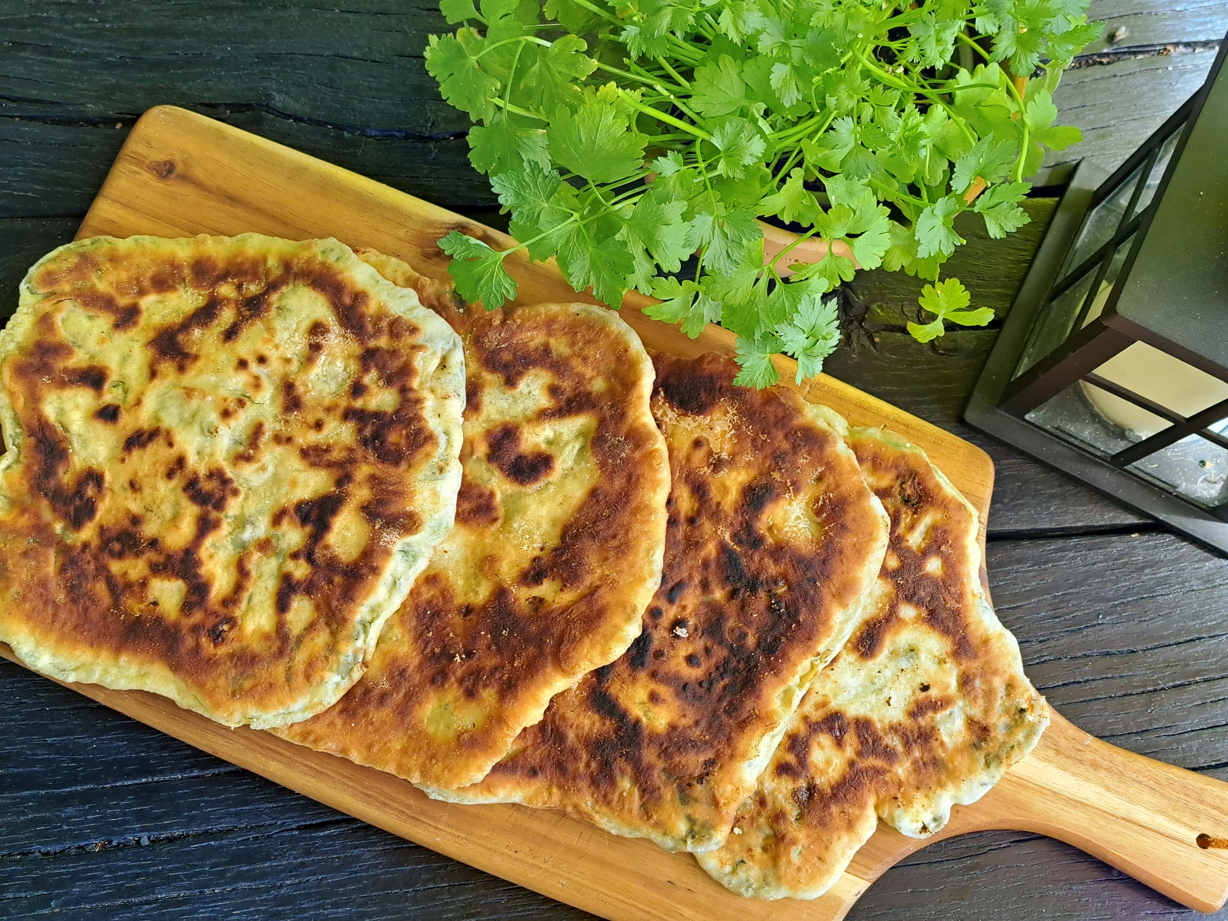 Ухае на... Молдовски плосък хляб с лапад или спанак, Плачинди з щавелем, Moldawisches Fladenbrot mit Käse und Spinat