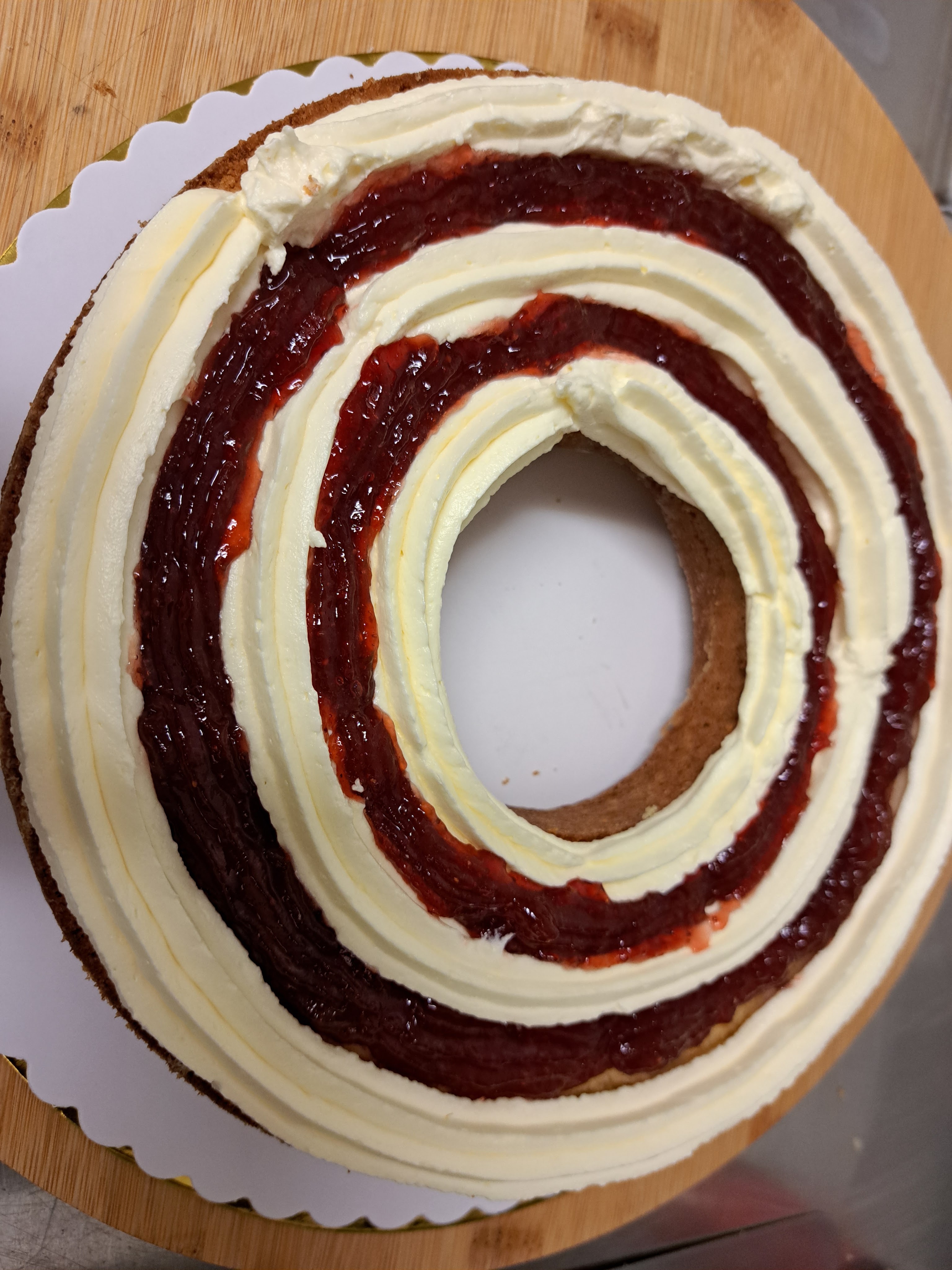 Ухае на...Класически франкфуртски венец Klassischer Frankfurter Kranz