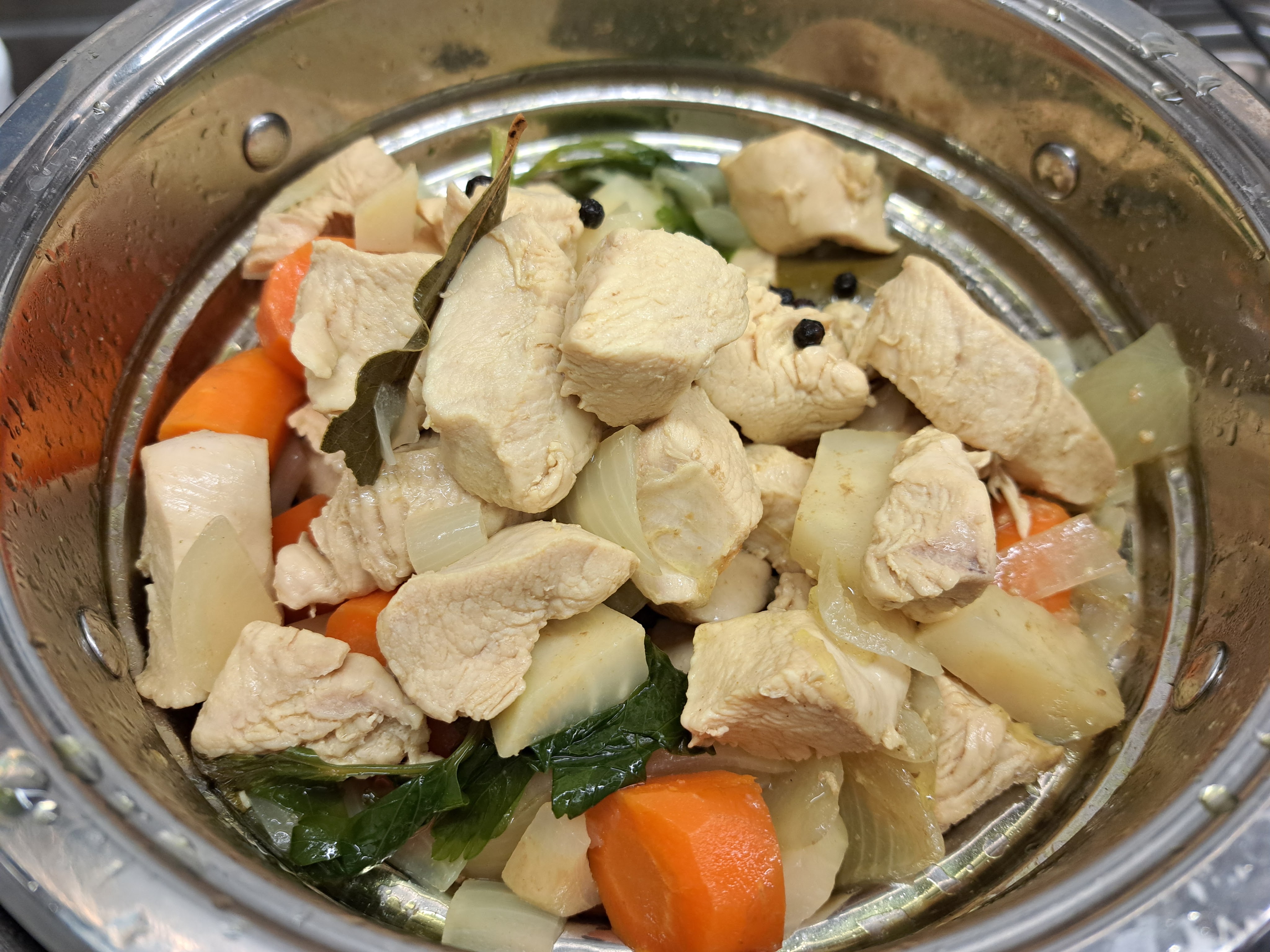 Ухае на... Класическа немска пилешка супа Hühnersuppe klassisch