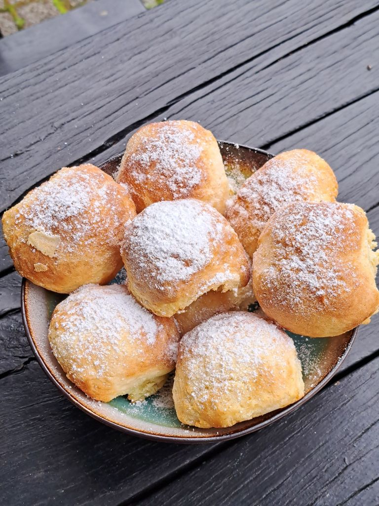 Ухае на... Бухти с извара в AirFryer Quarklbällchen aus der Heißluftfritteuse