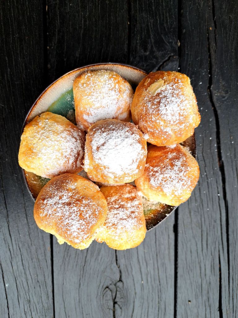 Ухае на... Бухти с извара в AirFryer Quarklbällchen aus der Heißluftfritteuse