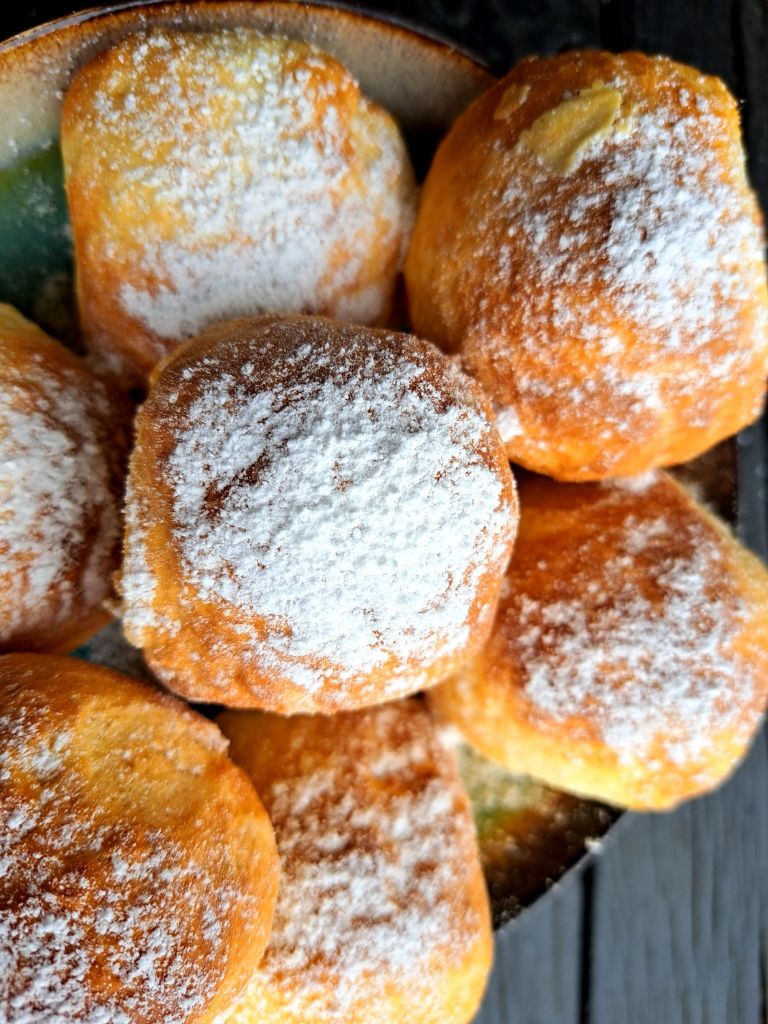 Ухае на... Бухти с извара в AirFryer Quarklbällchen aus der Heißluftfritteuse