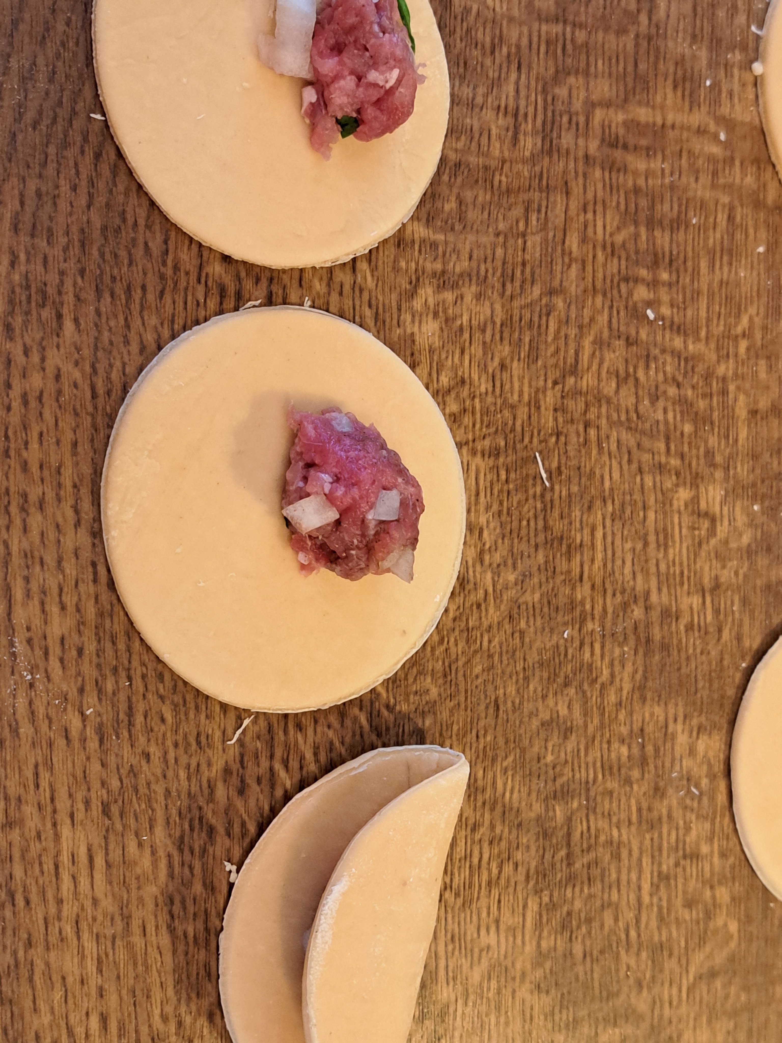 Ухае на... Полумесеци - равиоли с месо и печени домати Halbmonde mit Fleisch & gebackenen Tomaten