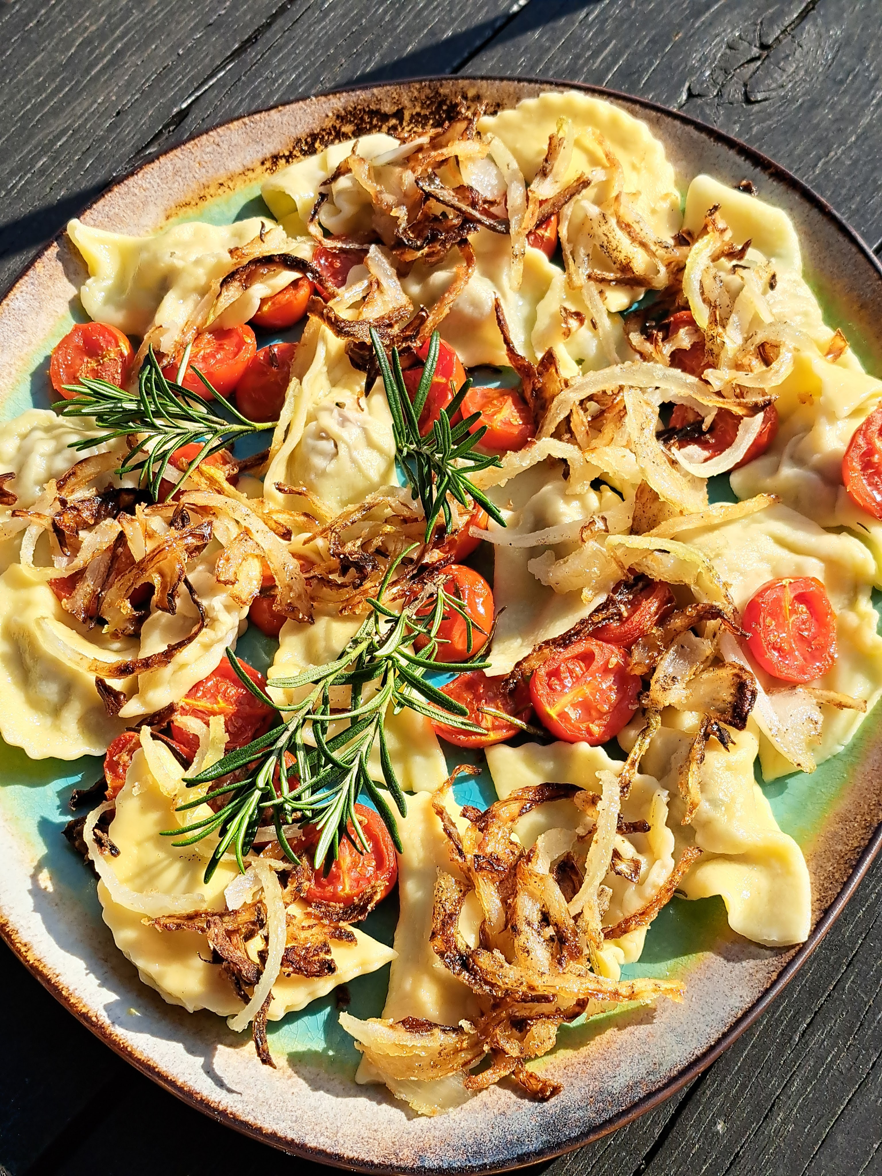 Ухае на... Полумесеци - равиоли с месо и печени домати Halbmonde mit Fleisch & gebackenen Tomaten