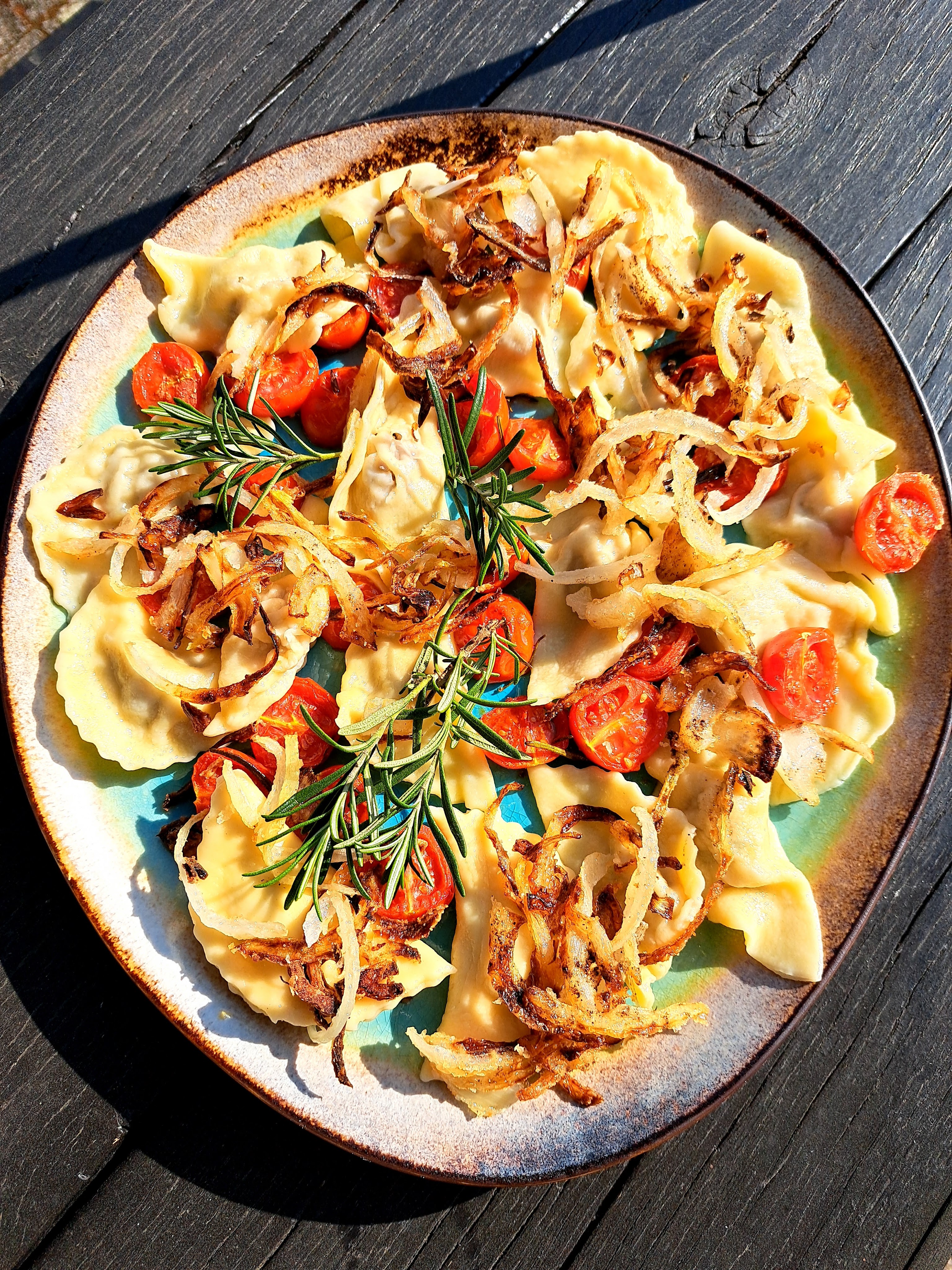 Ухае на... Полумесеци - равиоли с месо и печени домати Halbmonde mit Fleisch & gebackenen Tomaten