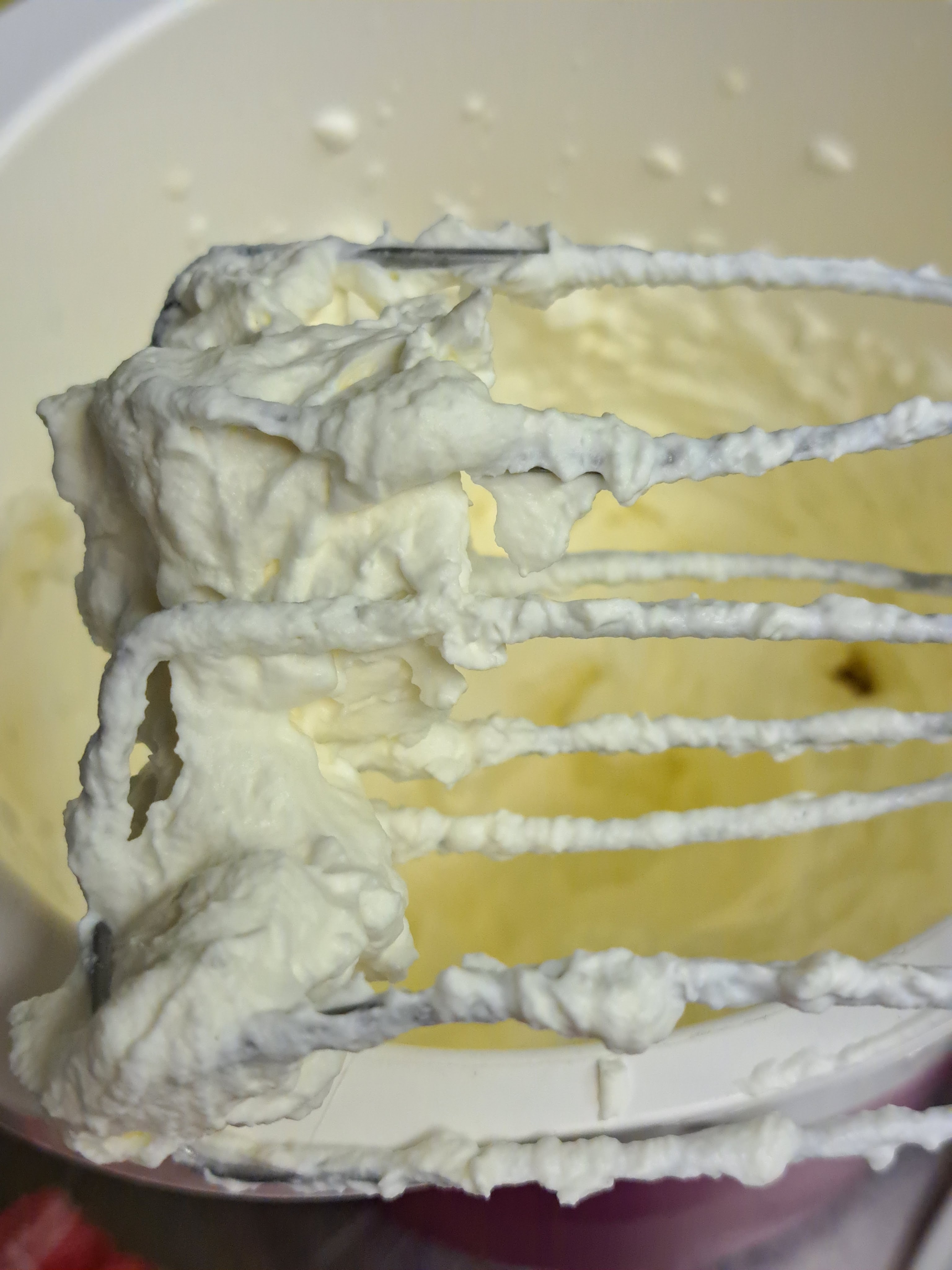 Ухае на... Празнична торта с крем боровинки Ostertorte mit Heidelbeercreme