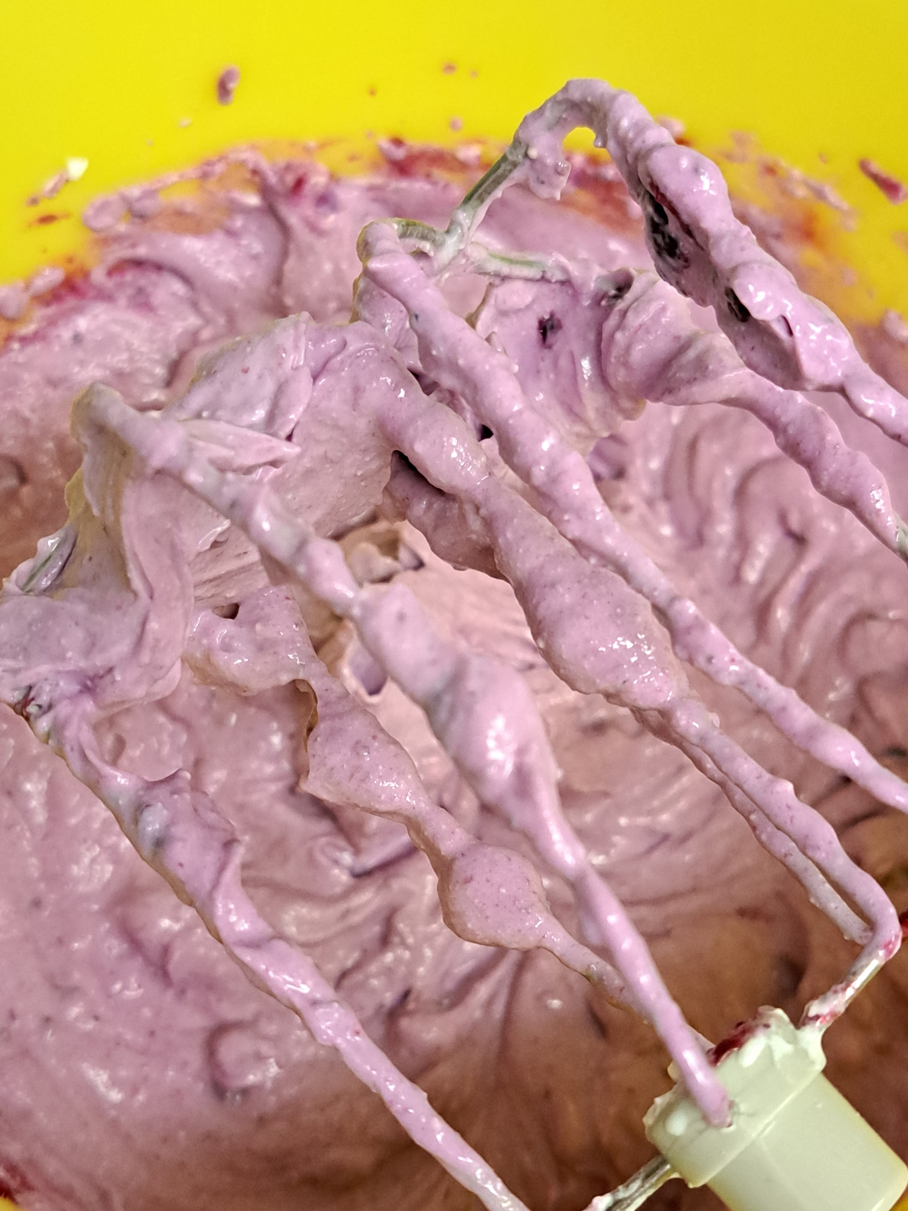 Ухае на... Празнична торта с крем боровинки Ostertorte mit Heidelbeercreme