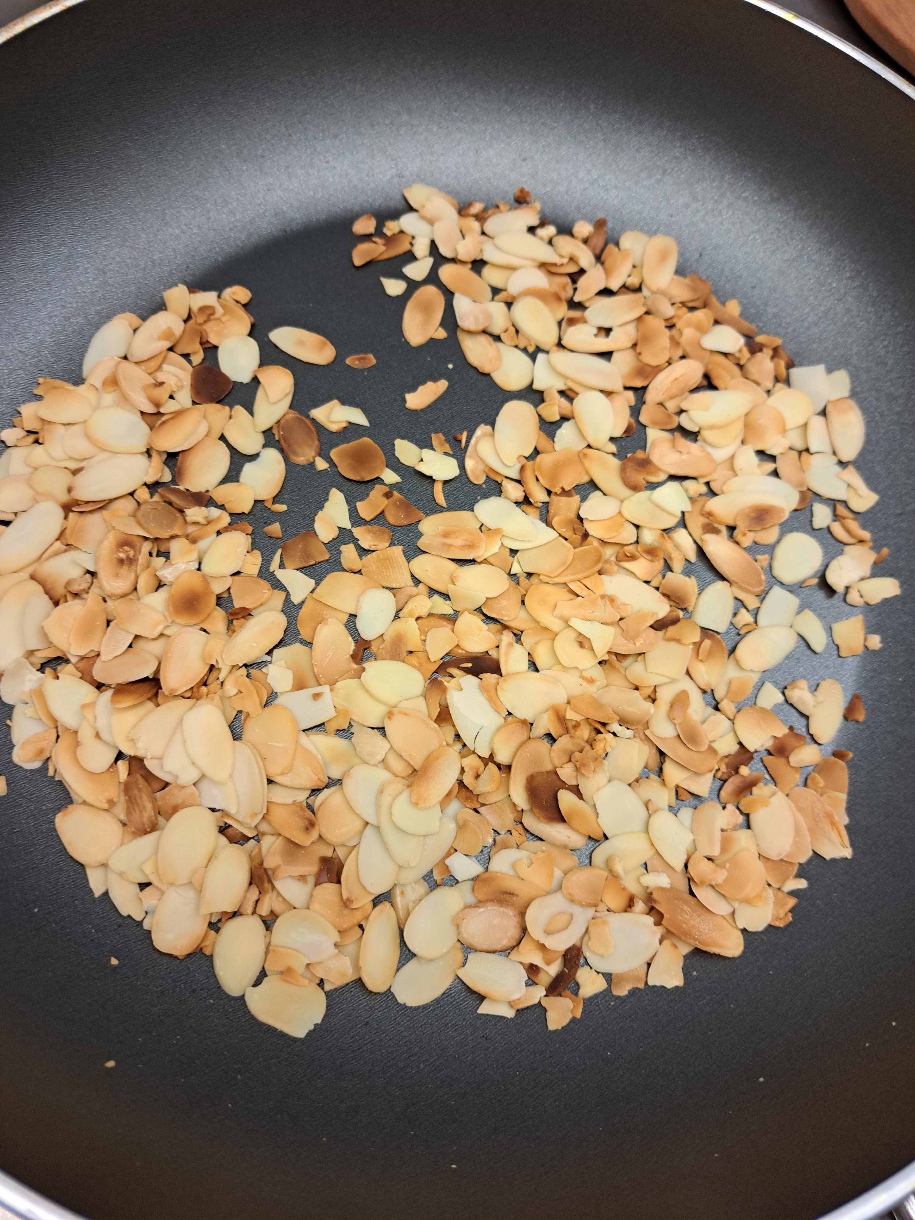 Ухае на... Празнична торта с крем боровинки Ostertorte mit Heidelbeercreme