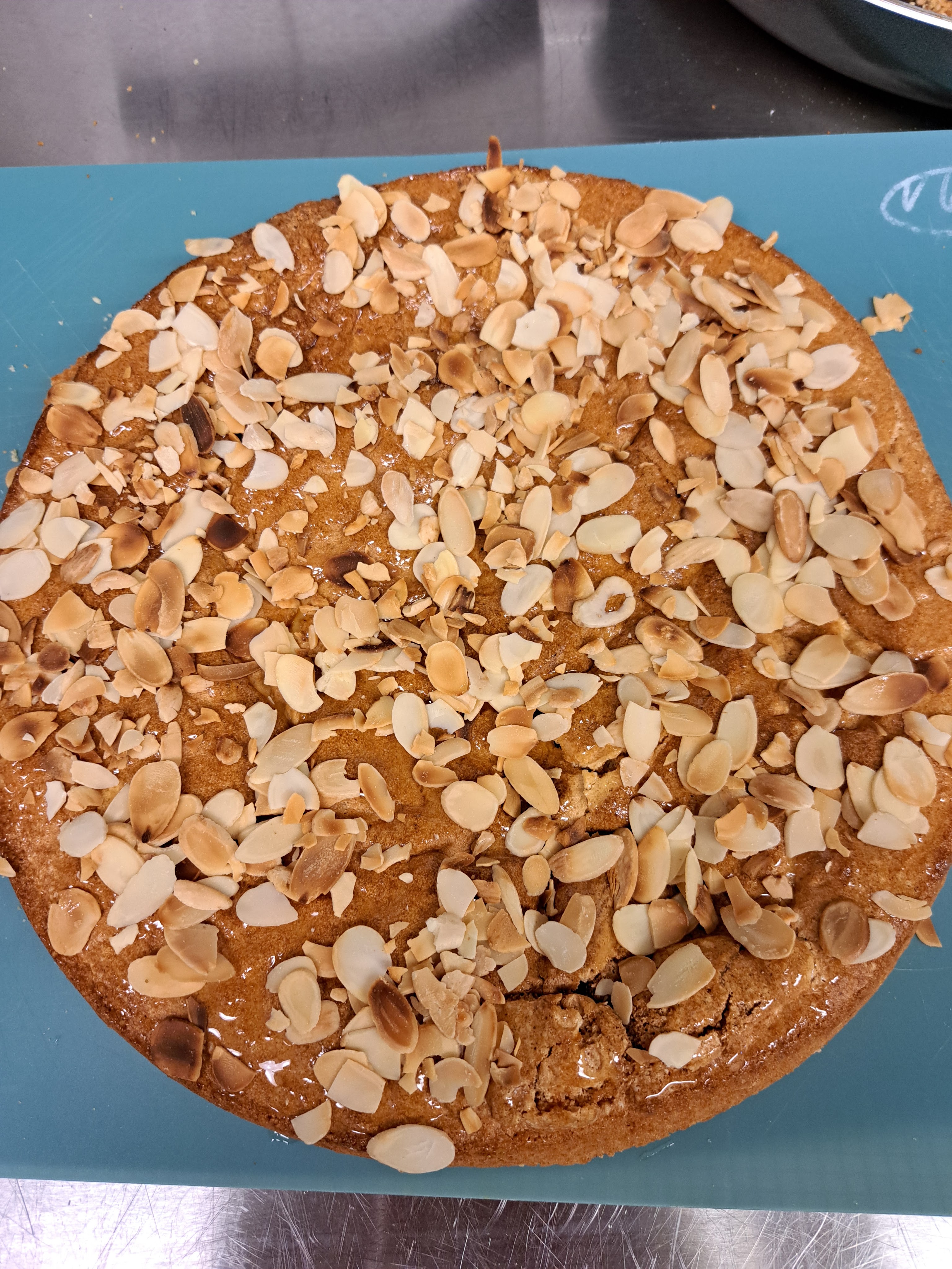 Ухае на... Празнична торта с крем боровинки Ostertorte mit Heidelbeercreme