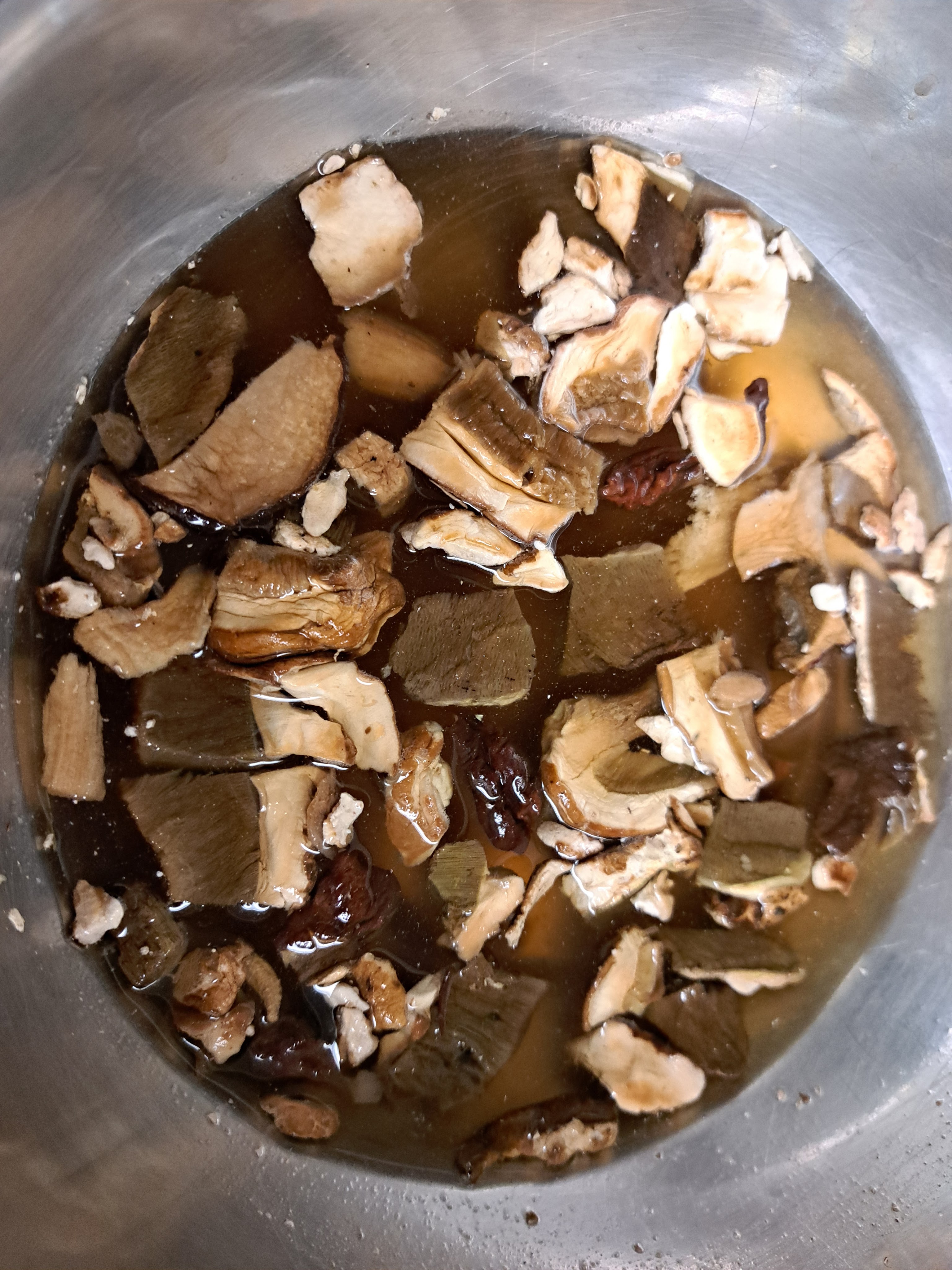 Ухае на...Традиционен гулаш от еленско месо с червено зеле Hirschgulasch