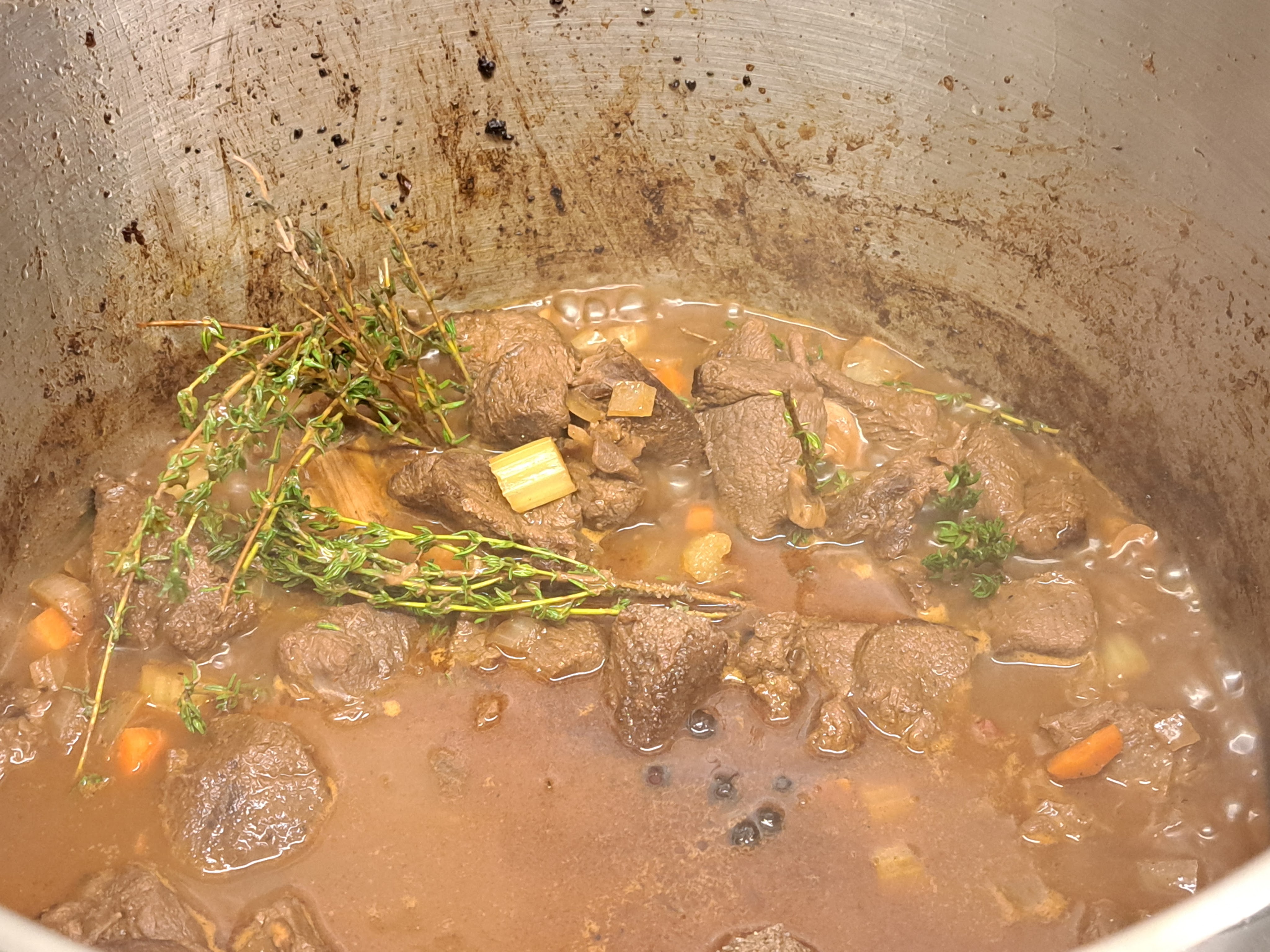 Ухае на...Традиционен гулаш от еленско месо с червено зеле Hirschgulasch