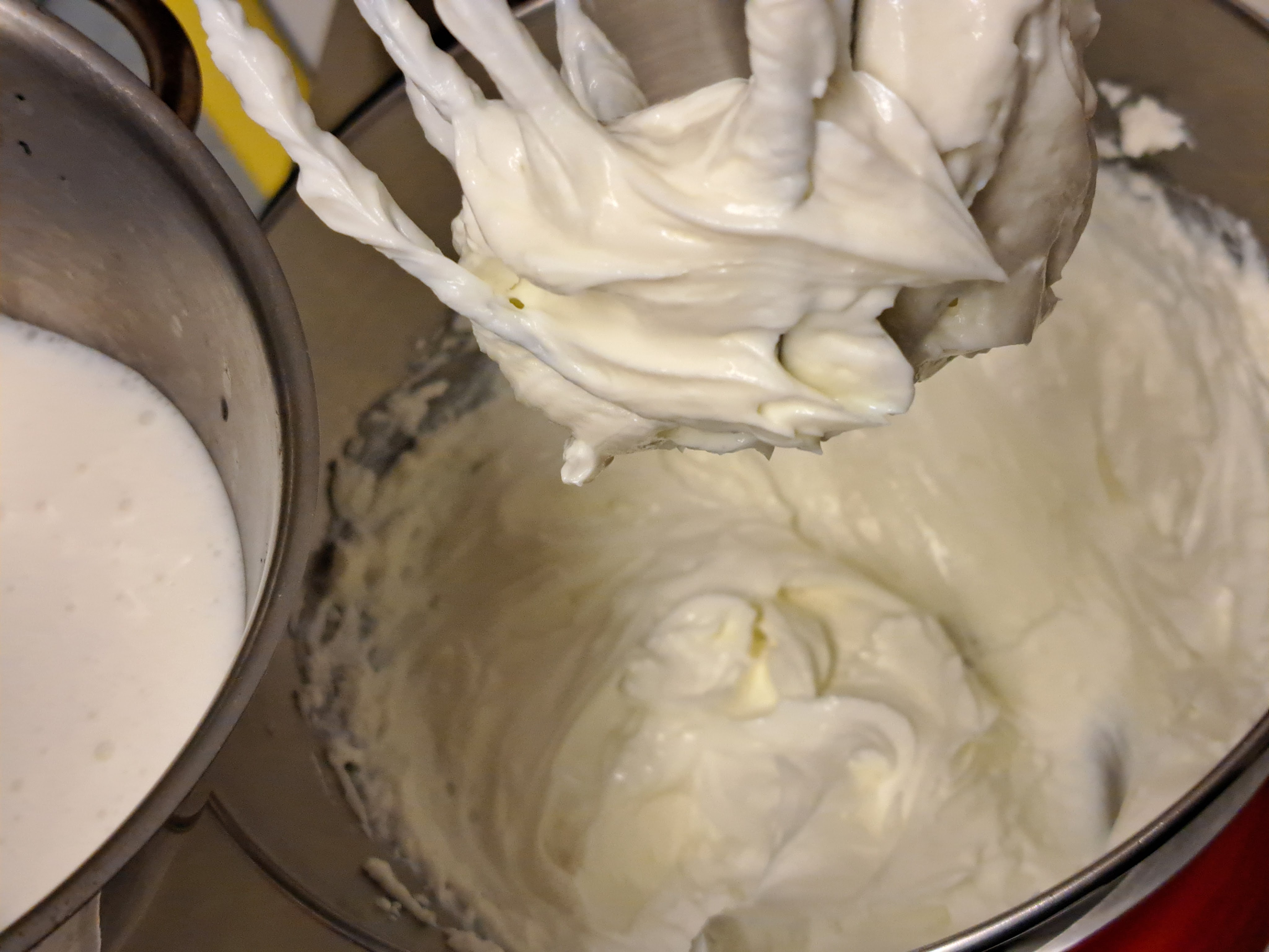 Ухае на... Коледна торта със спекулациус, извара и боровинки Weihnachtliche Käsesahnetorte