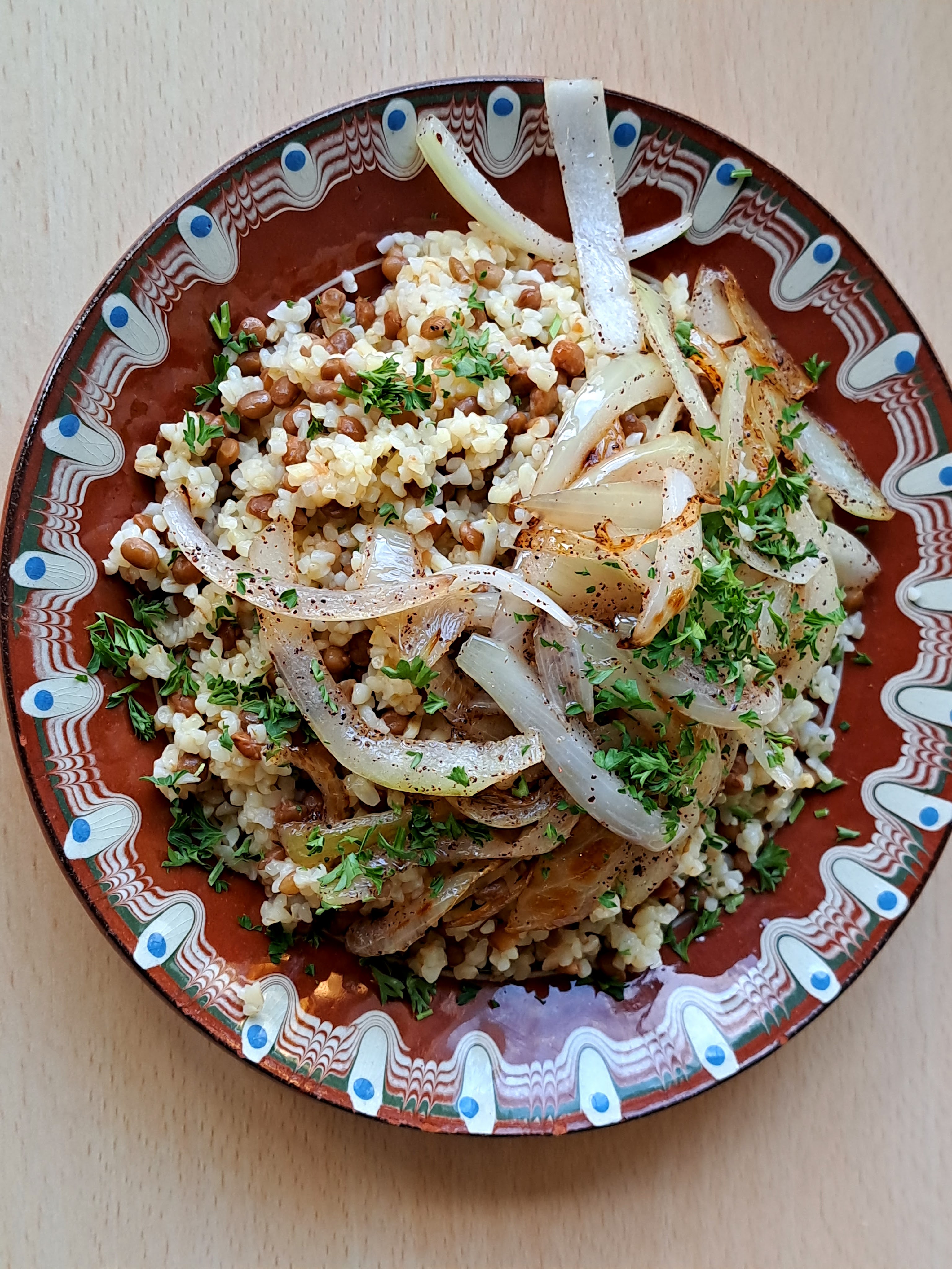 Ухае на.... Леща с булгур и карамелизиран лук Moughadara