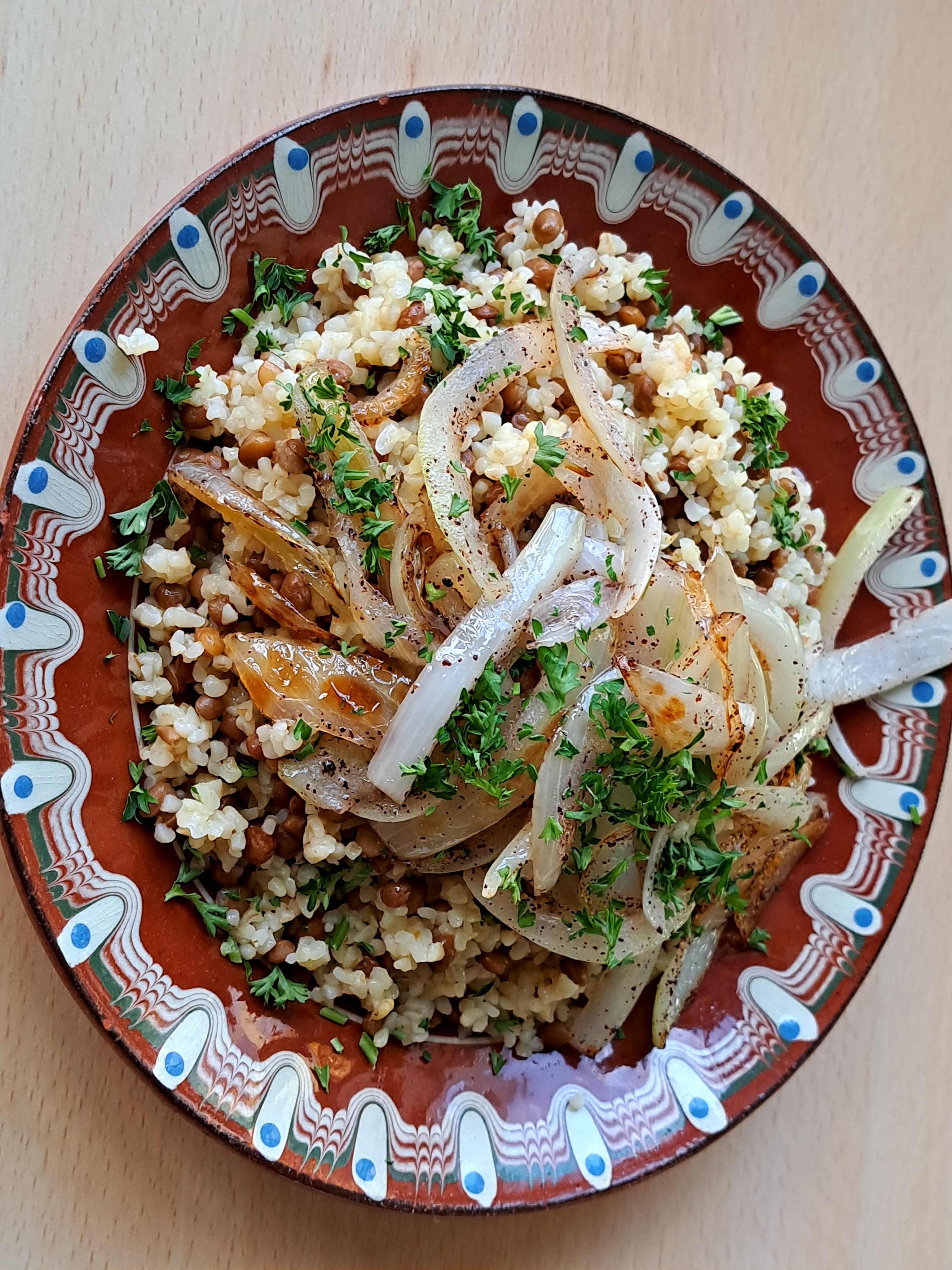 Ухае на.... Леща с булгур и карамелизиран лук Moughadara