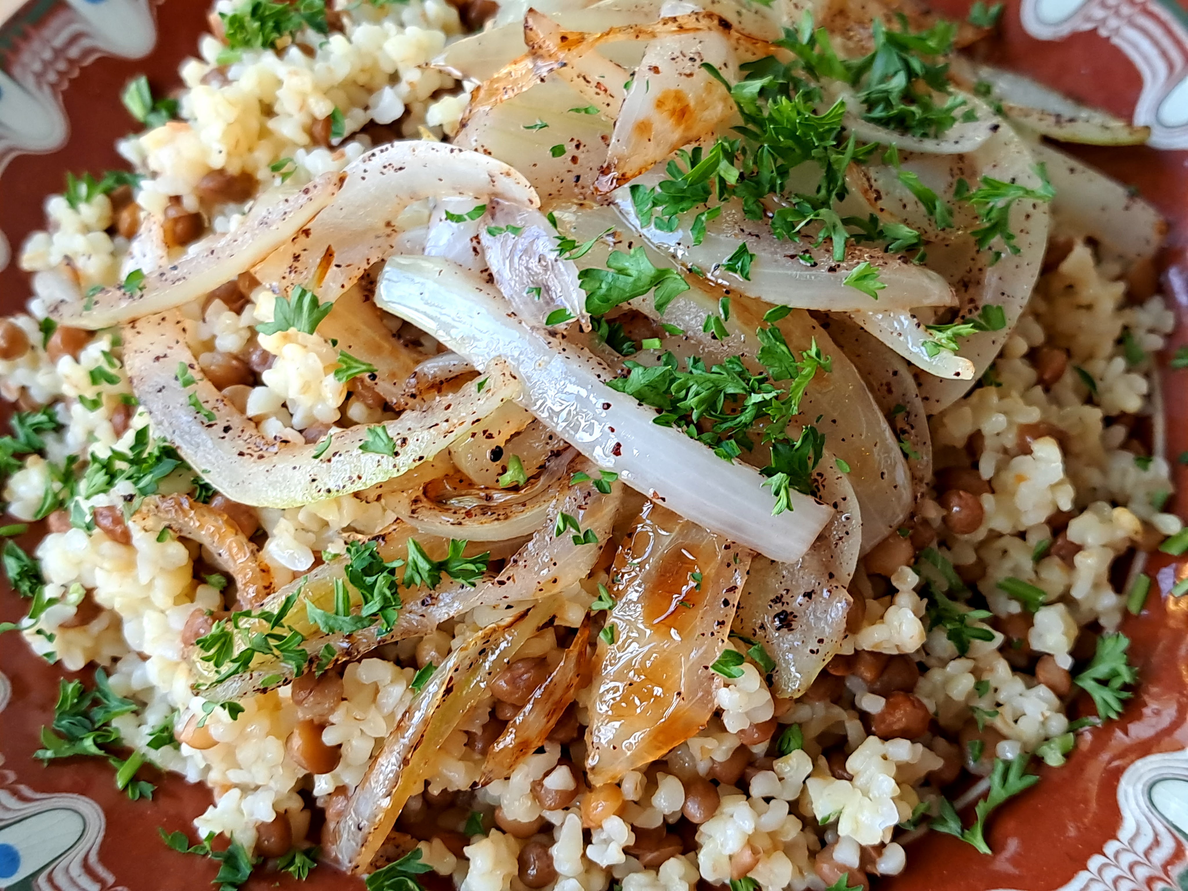 Ухае на.... Леща с булгур и карамелизиран лук Moughadara