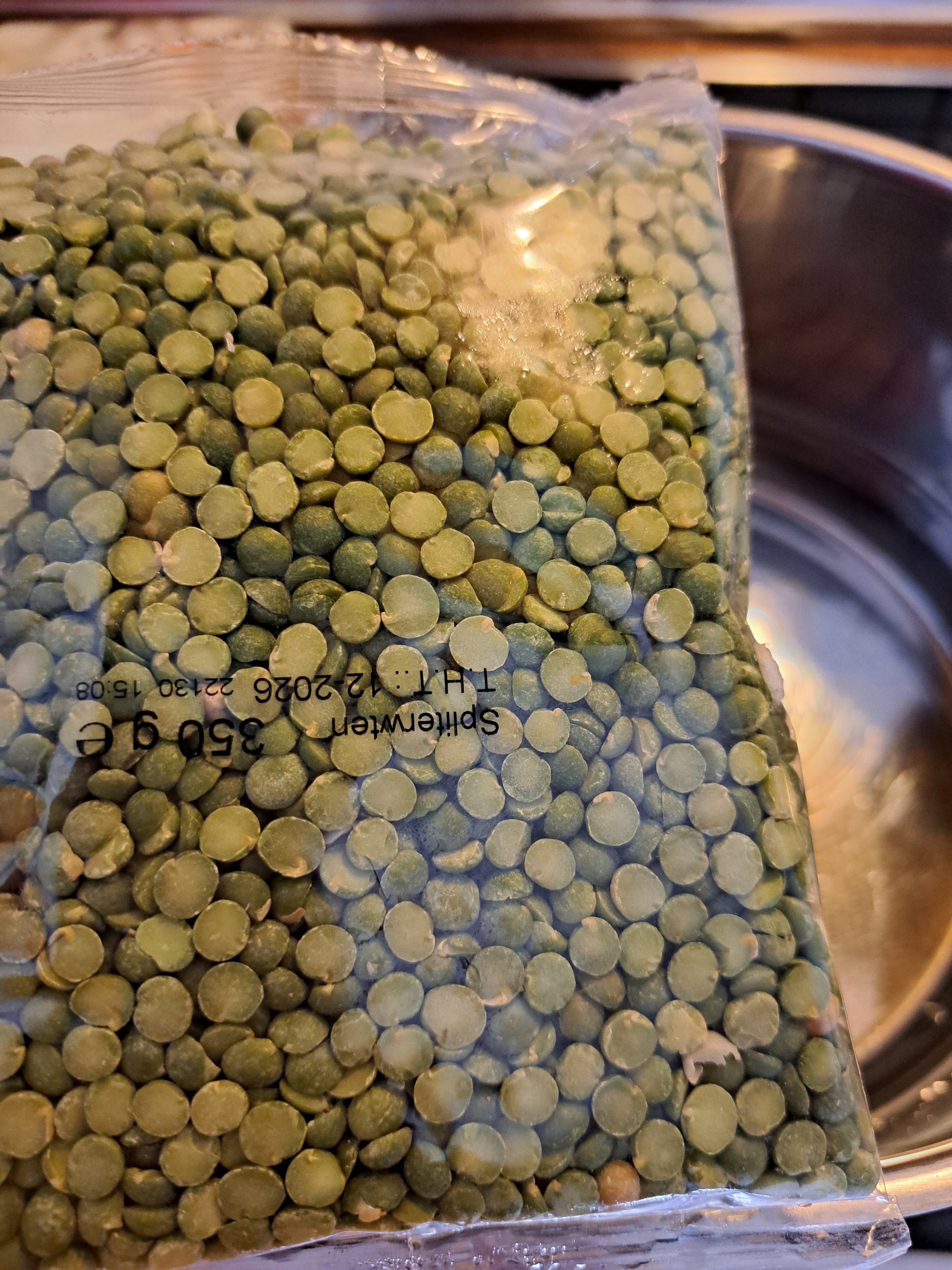 Ухае на... Вкусна супа от сушен зелен грах