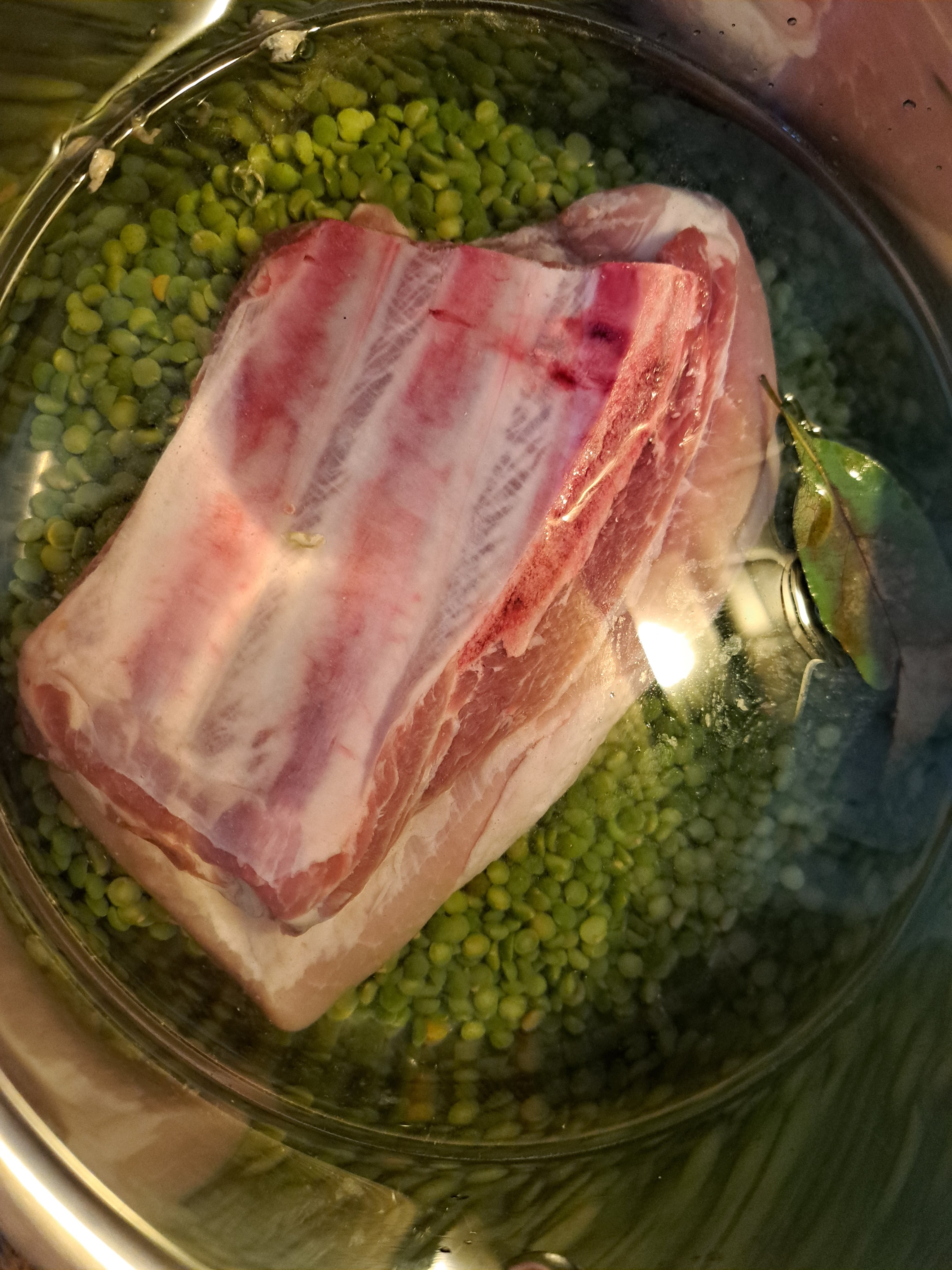 Ухае на... Вкусна супа от сушен зелен грах