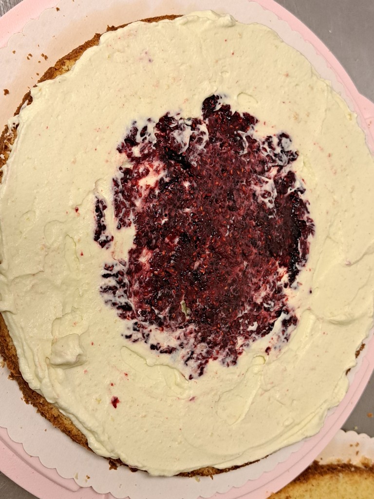 Ухае на.... Торта с шам фъстък и малини Pistazien Torte mit  Himbeeren