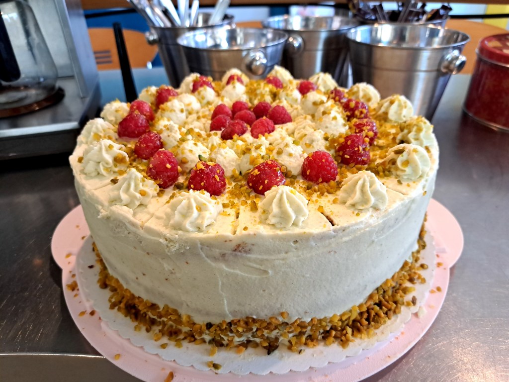 Ухае на.... Торта с шам фъстък и малини Pistazien Torte mit  Himbeeren