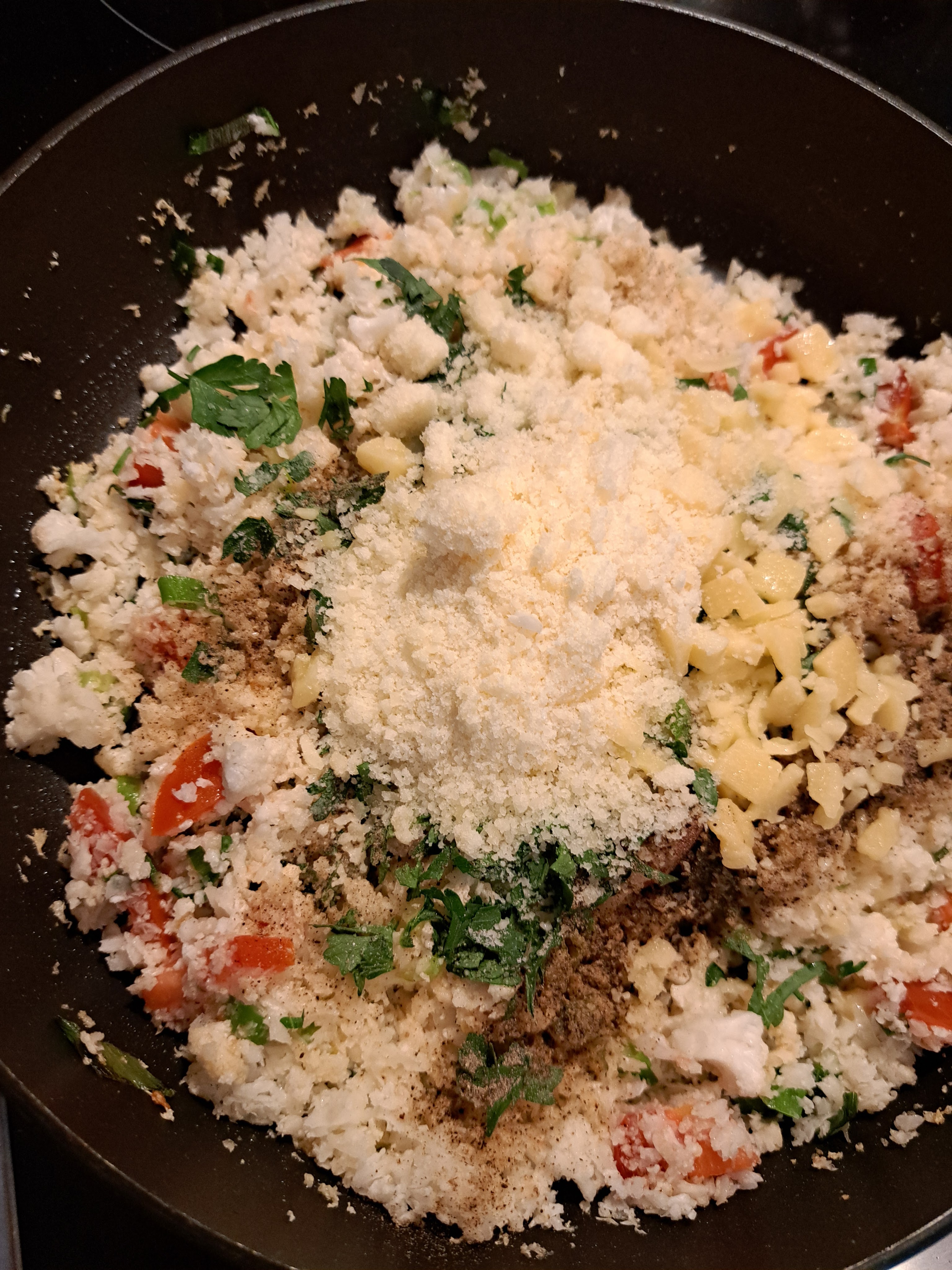 Ухаена...  Пълнени чушки с "фалшив" ориз в AirFryer Gefüllte Paprika 