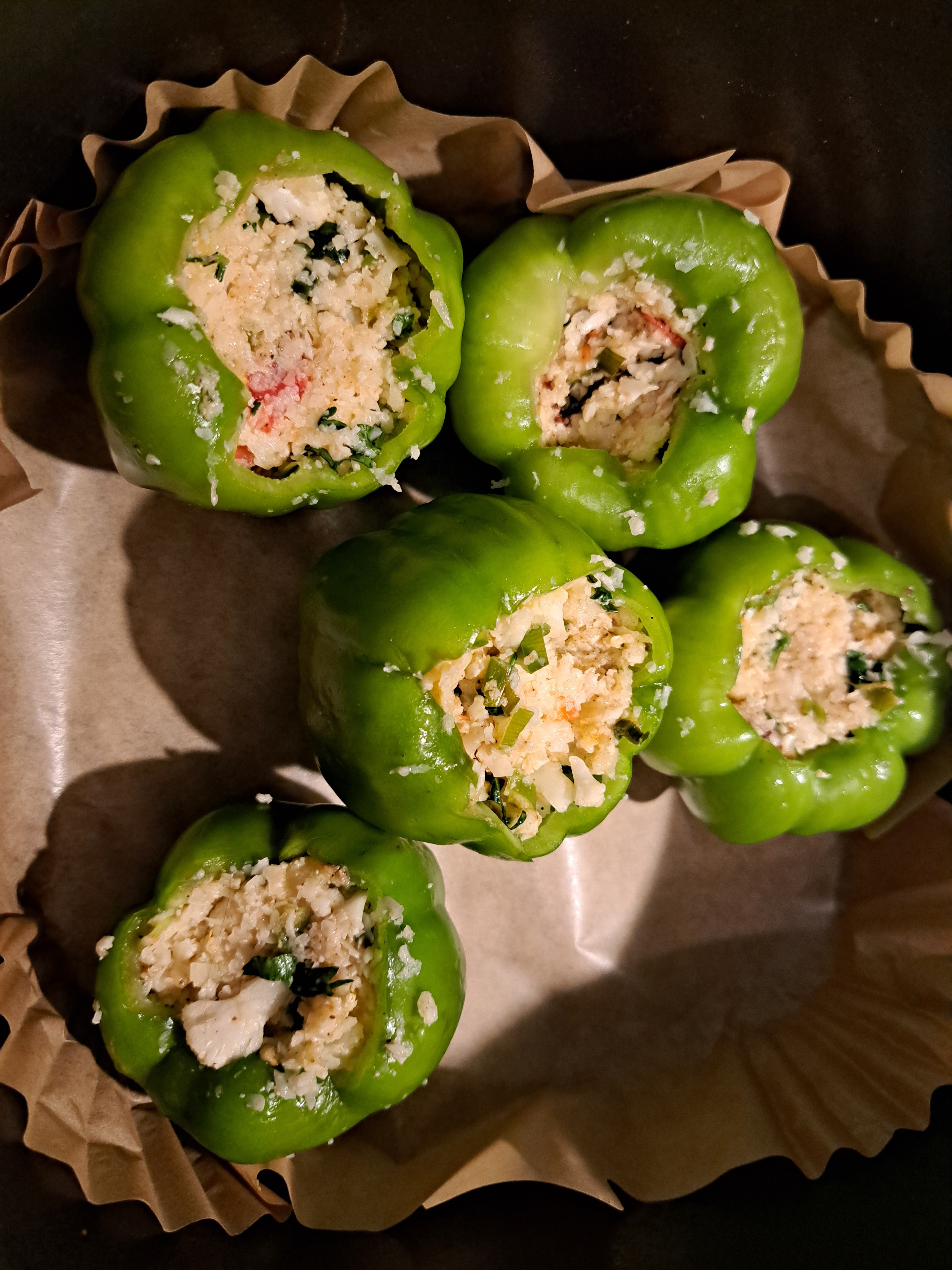 Ухаена...  Пълнени чушки с "фалшив" ориз в AirFryer Gefüllte Paprika 